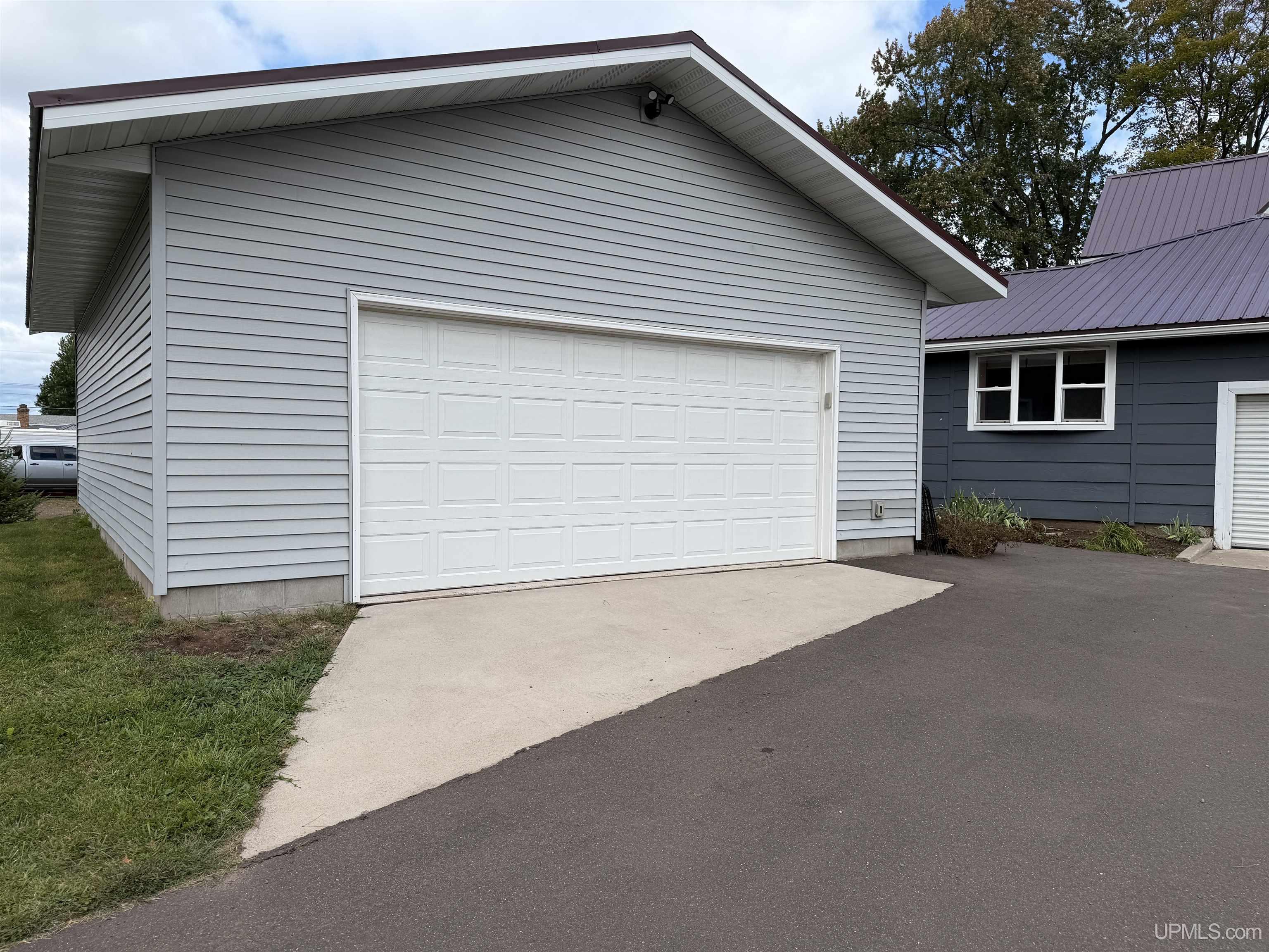 Photo 3 of Single family home for sale at 303 Maple St, Hurley, WI 54534 | MLS# 50222432 | Listing updated on 2026-09-21