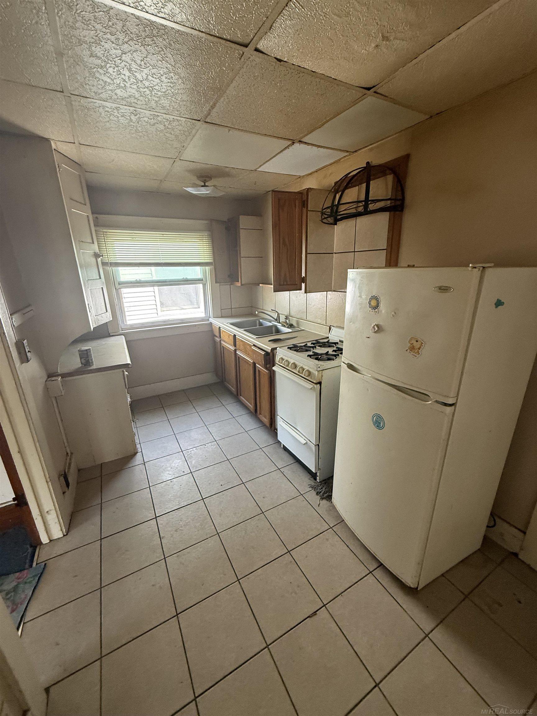 Photo 3 of Multi family home for sale at 904 Seymour Ave, Lansing, MI 48906 | MLS# 58050222446 | Listing updated on 2026-09-21
