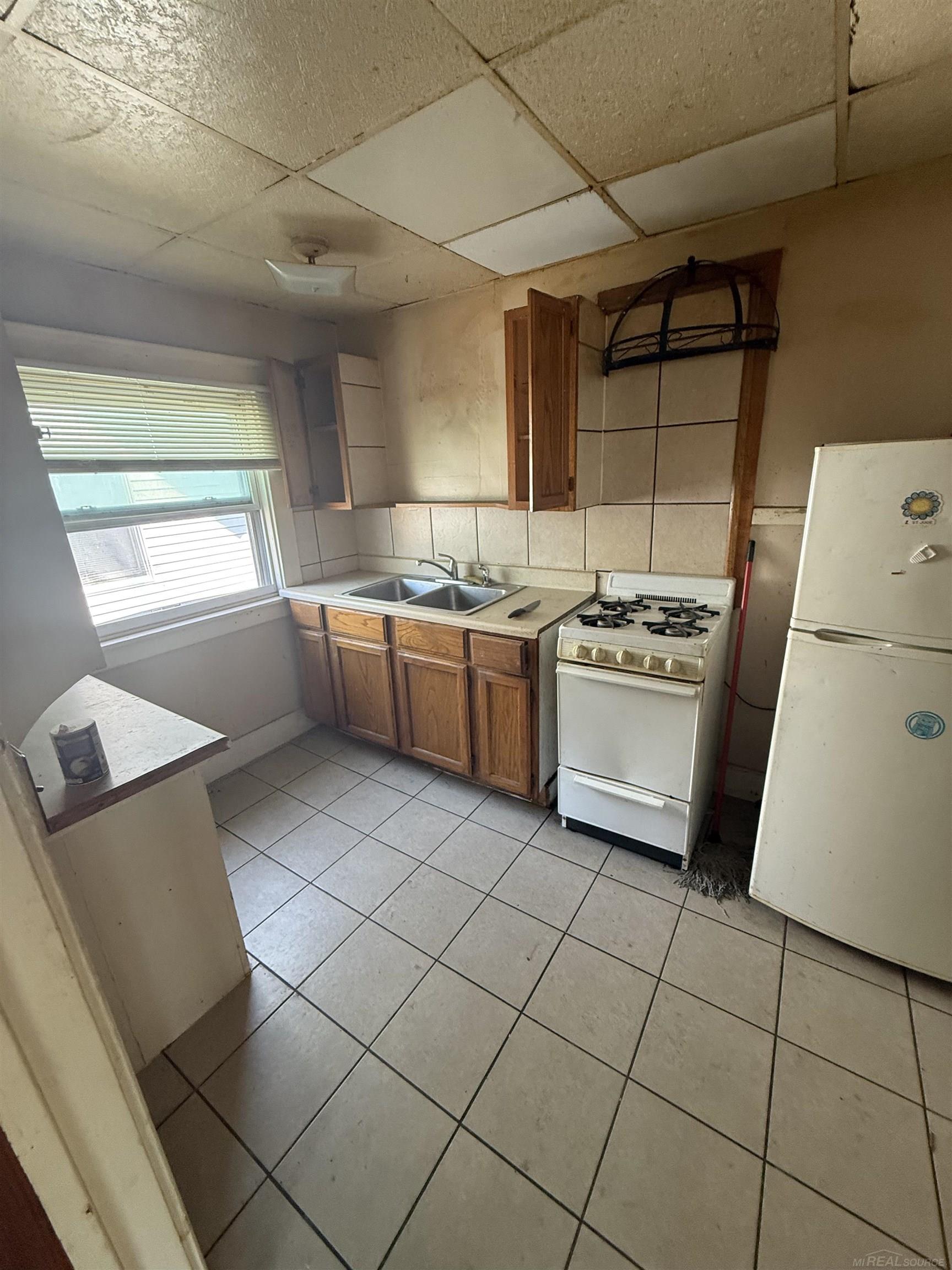 Photo 4 of Multi family home for sale at 904 Seymour Ave, Lansing, MI 48906 | MLS# 58050222446 | Listing updated on 2026-09-21