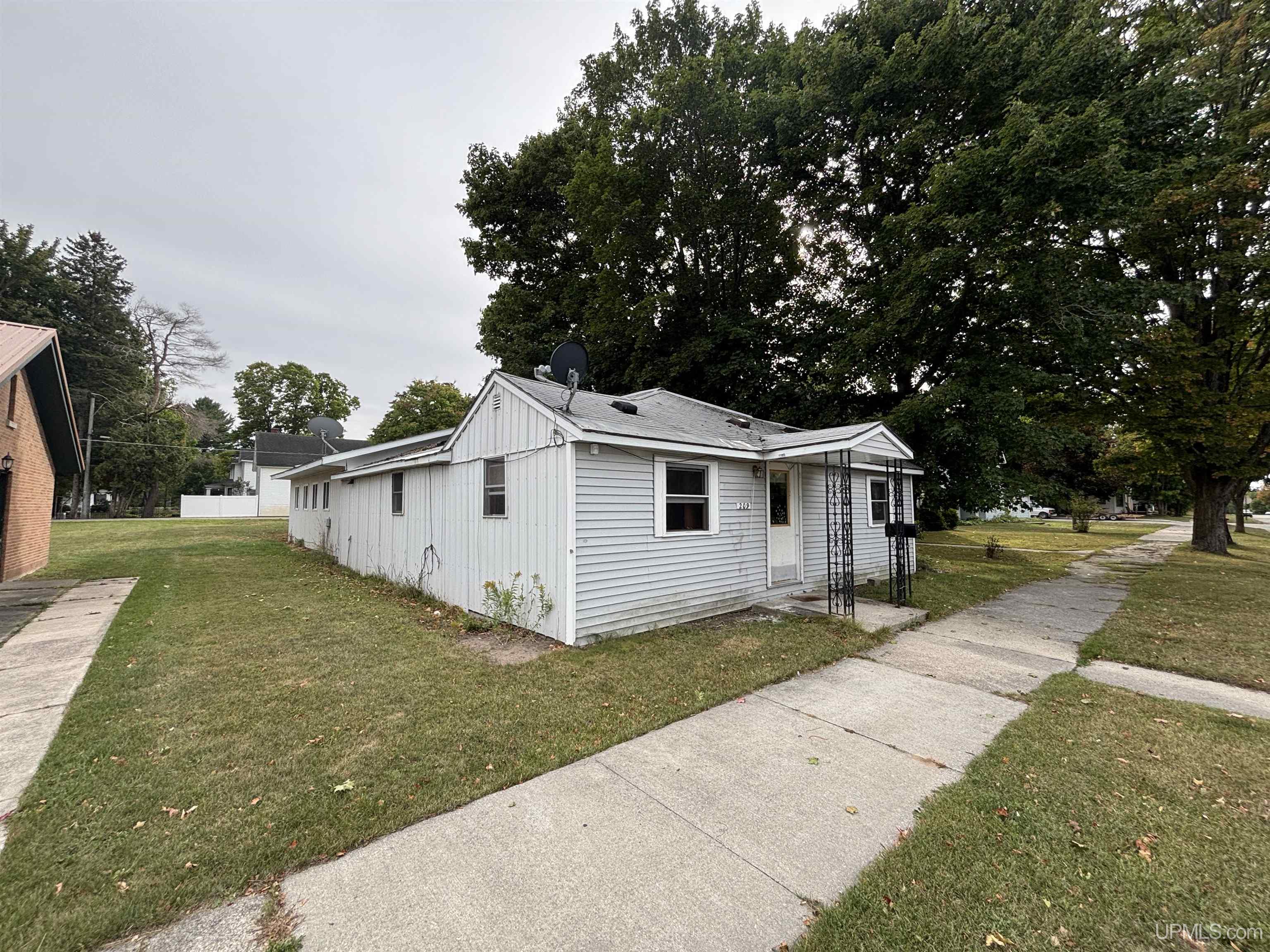 Photo 1 of Single family home for sale at 209 W John St, Newberry, MI 49868 | MLS# 50222449 | Listing updated on 2026-09-21