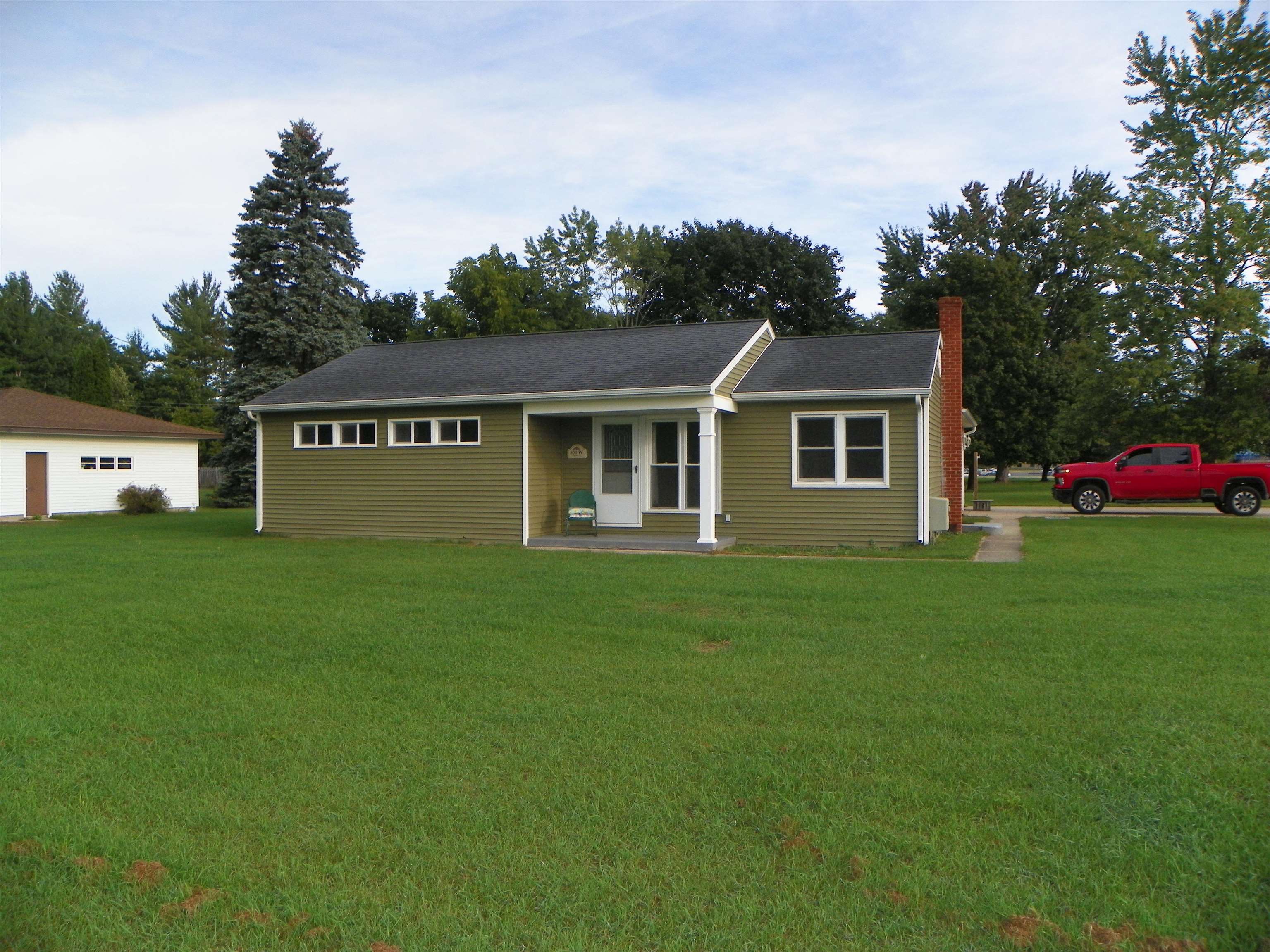 Photo 2 of Single family home for sale at 800 W 3rd Street, Gladwin, MI 48624 | MLS# 50222455 | Listing updated on 2026-09-21