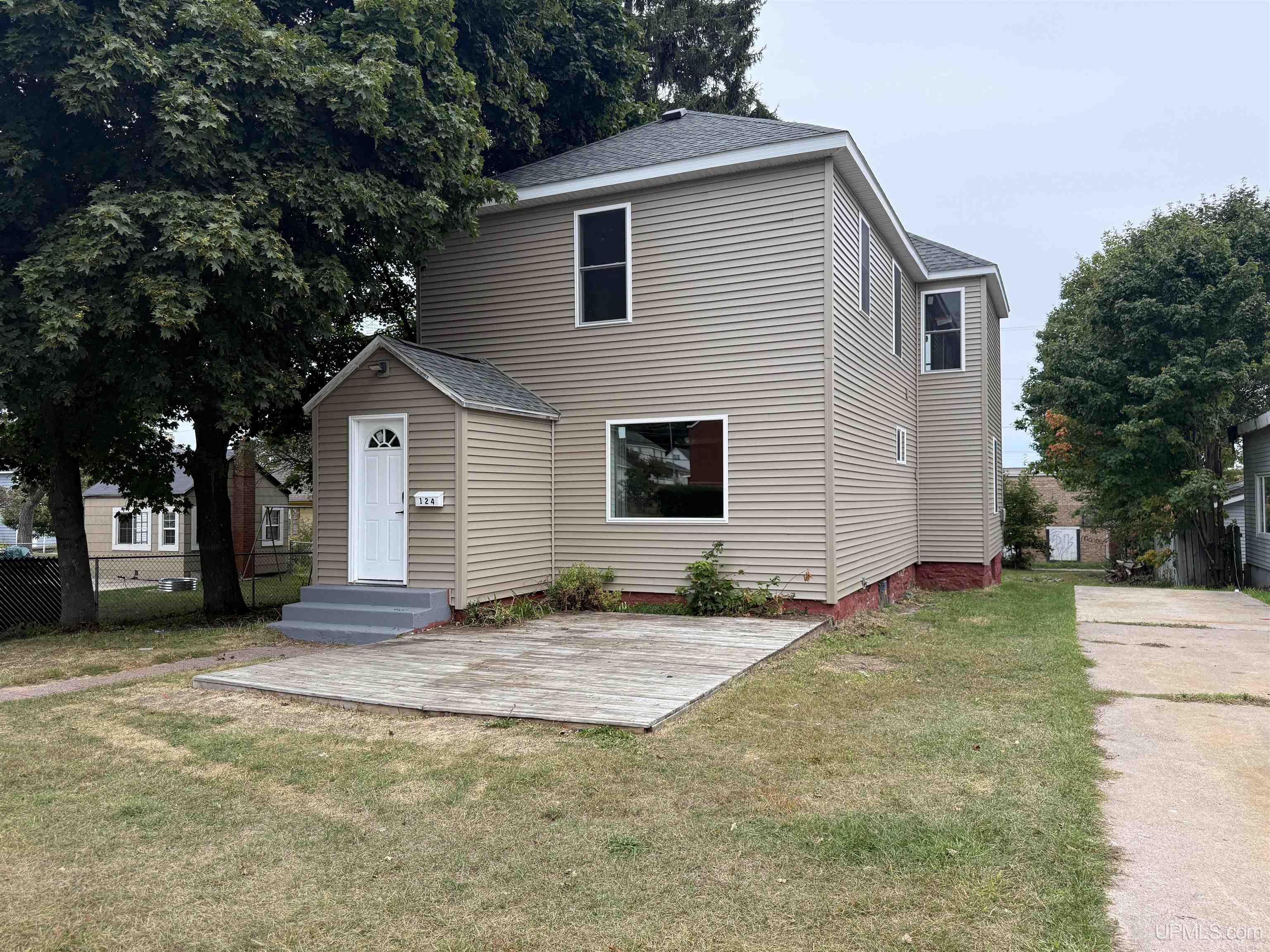 Single family home for sale at 124 W Onota St, Munising, MI 49862 | MLS# 50222460