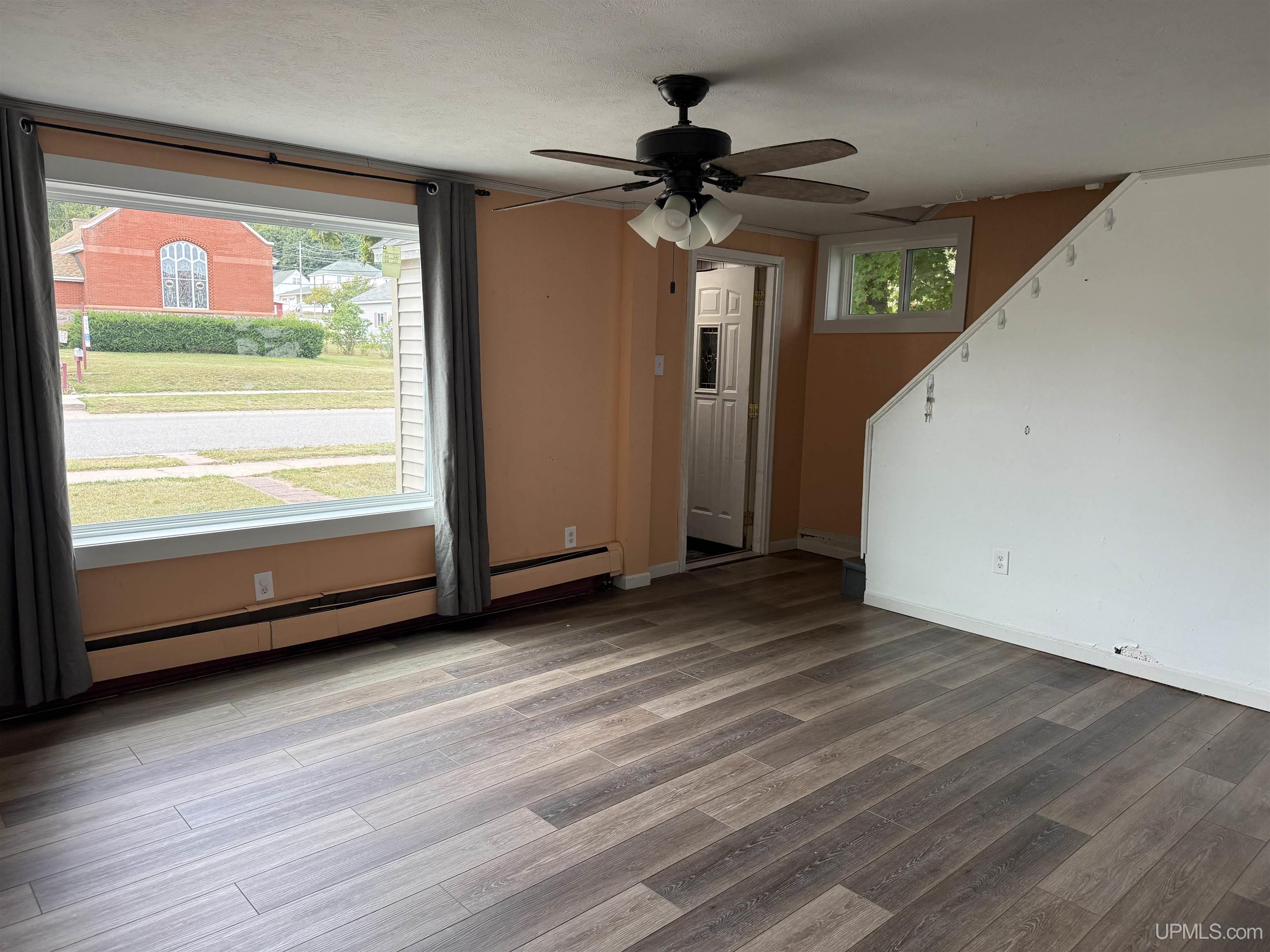 Photo 1 of Single family home for sale at 124 W Onota St, Munising, MI 49862 | MLS# 50222460 | Listing updated on 2026-09-21