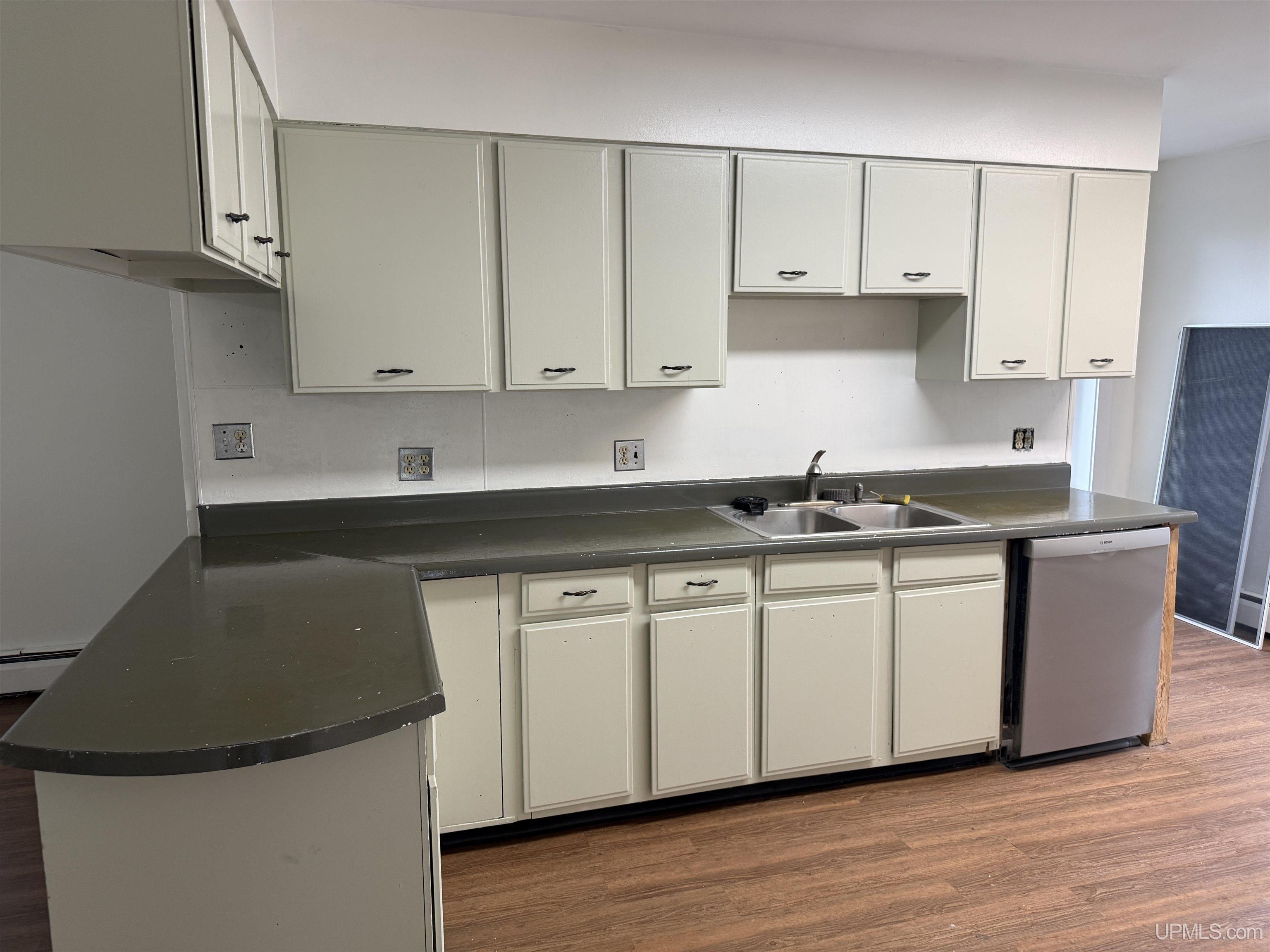 Photo 3 of Single family home for sale at 124 W Onota St, Munising, MI 49862 | MLS# 50222460 | Listing updated on 2026-09-21
