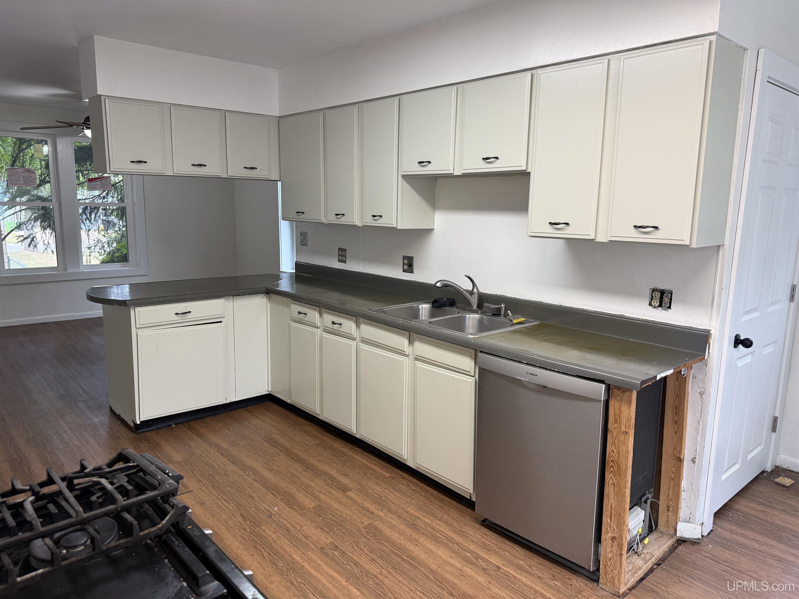 Photo 4 of Single family home for sale at 124 W Onota St, Munising, MI 49862 | MLS# 50222460 | Listing updated on 2026-09-21