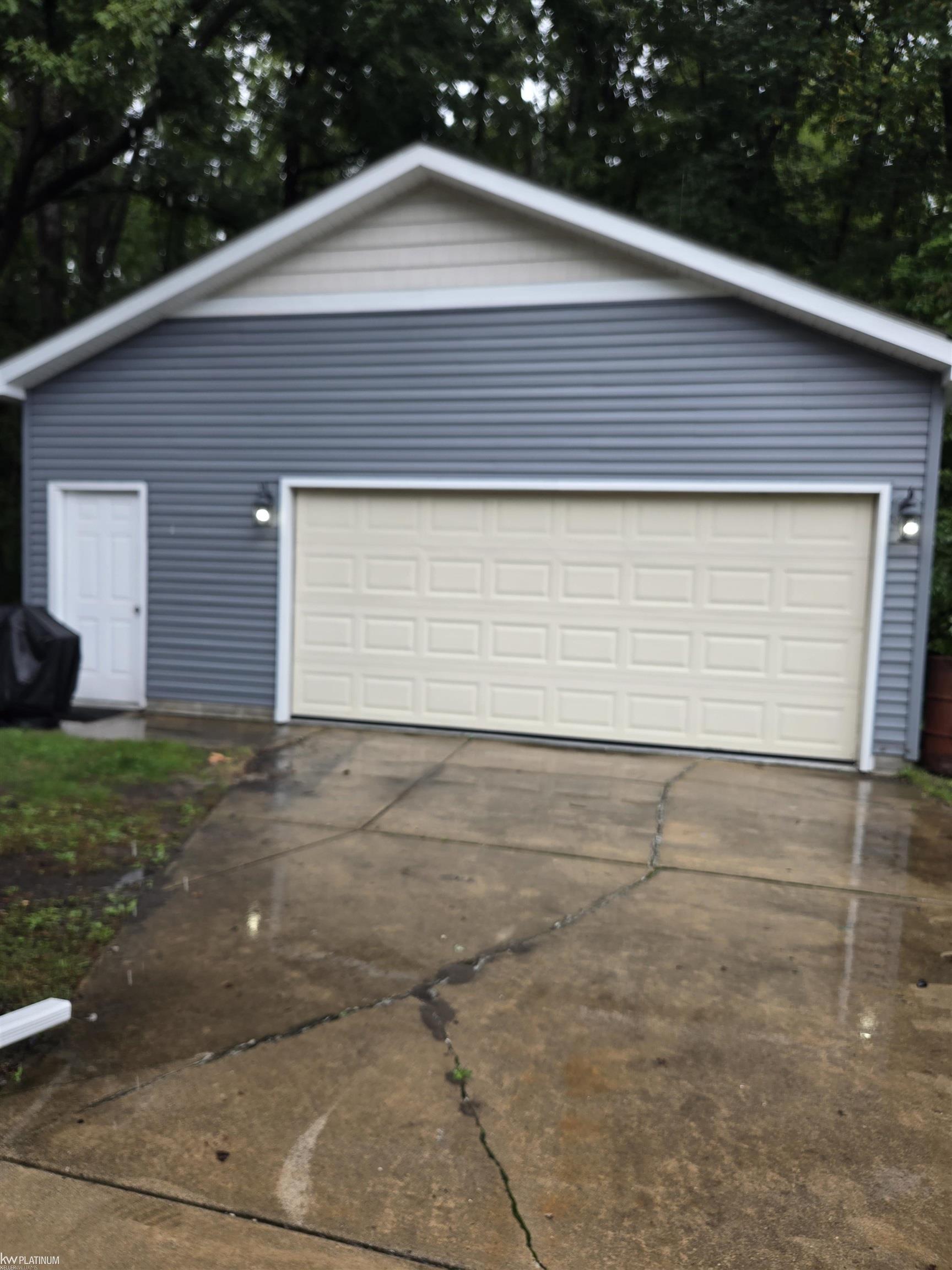 Photo 3 of Single family home for sale at 9407 Lakepointe Blvd, Clay, MI 48001 | MLS# 58050222484 | Listing updated on 2026-09-30
