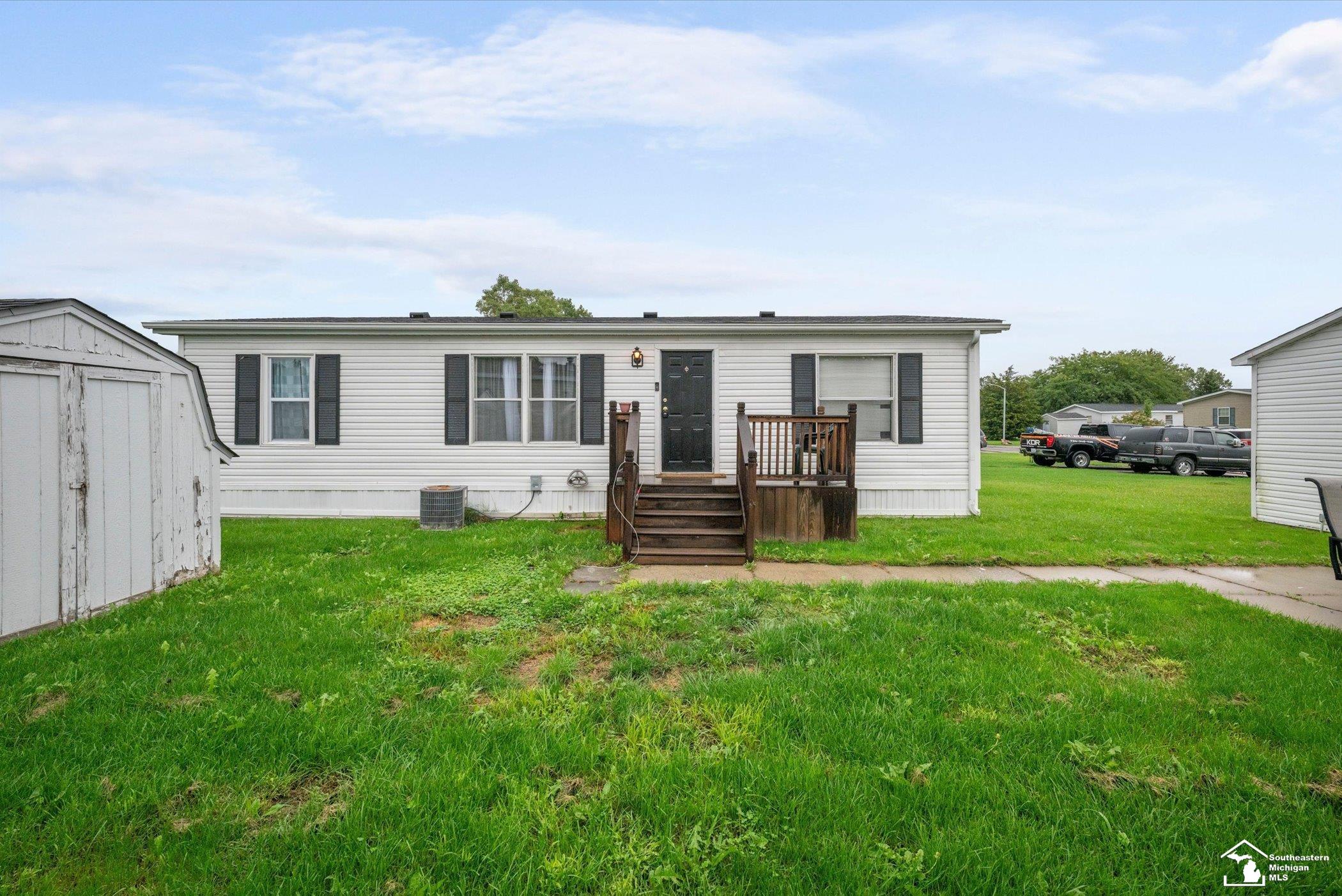 Photo 3 of Single family home for sale at 29356 Maple Dr, Flat Rock, MI 48134 | MLS# 57050222503 | Listing updated on 2026-09-22