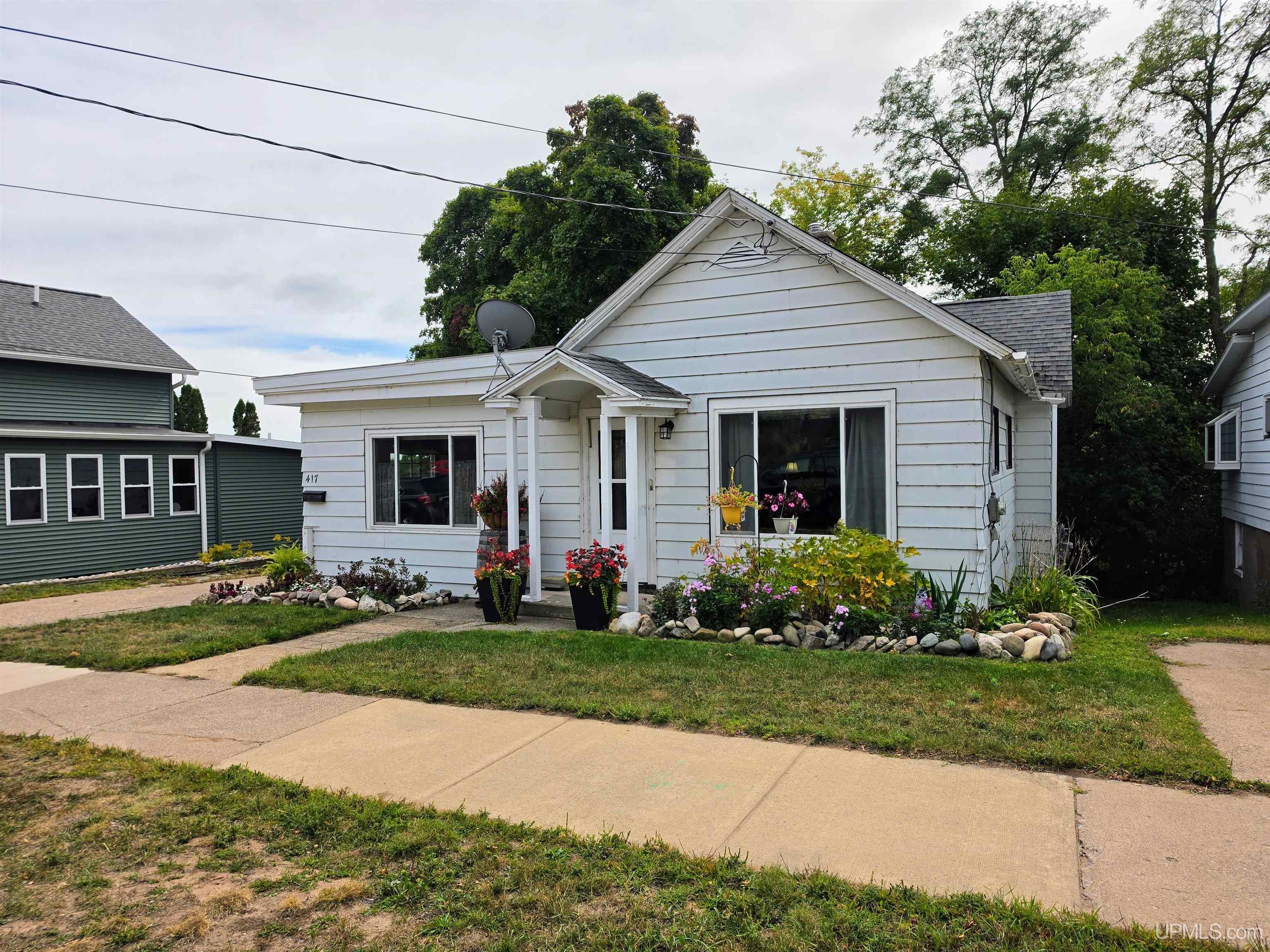 Photo 1 of Single family home for sale at 417 W Bluff St, Marquette, MI 49855 | MLS# 50222544 | Listing updated on 2026-09-29