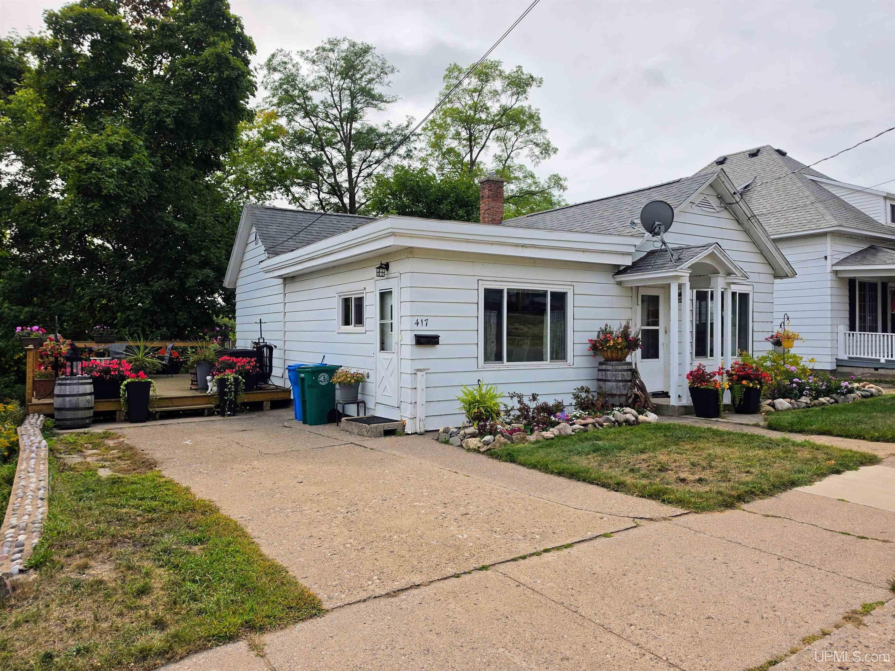 Photo 3 of Single family home for sale at 417 W Bluff St, Marquette, MI 49855 | MLS# 50222544 | Listing updated on 2026-09-29