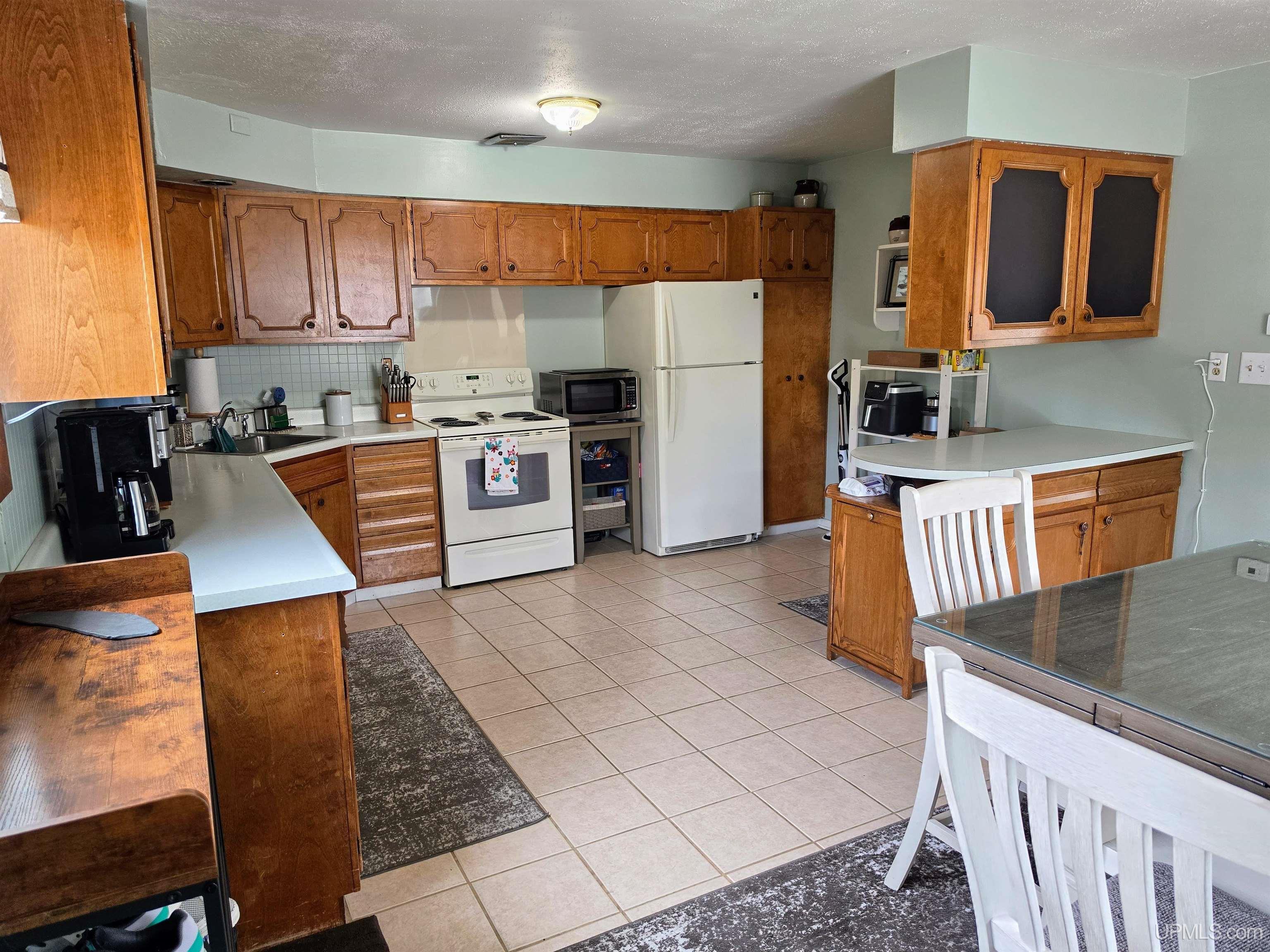 Photo 4 of Single family home for sale at 417 W Bluff St, Marquette, MI 49855 | MLS# 50222544 | Listing updated on 2026-09-29