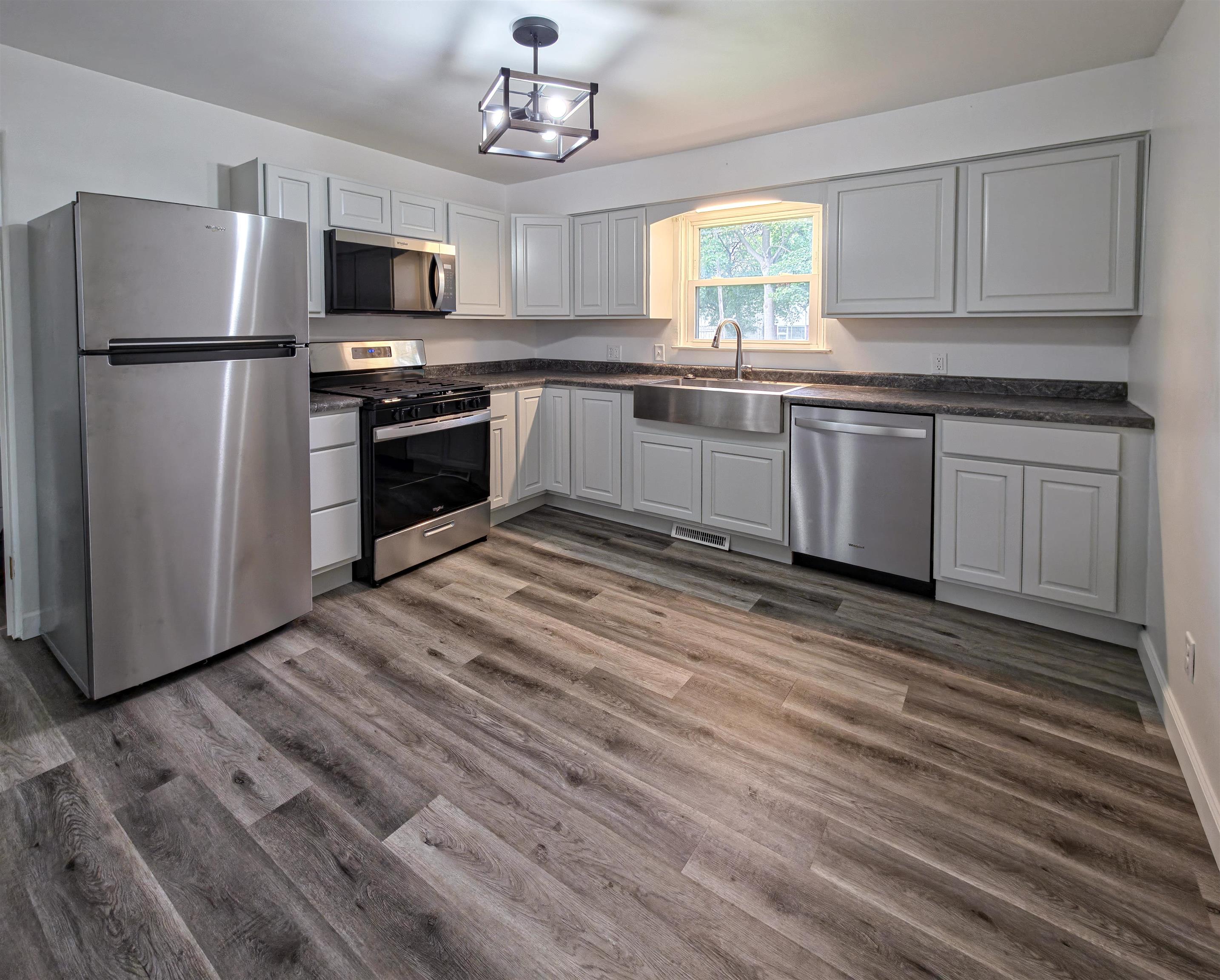 Photo 3 of Sale Pending at 4 Tarras Ct, Bay City, MI 48706 | MLS# 50222549 | Listing updated on 2026-09-28