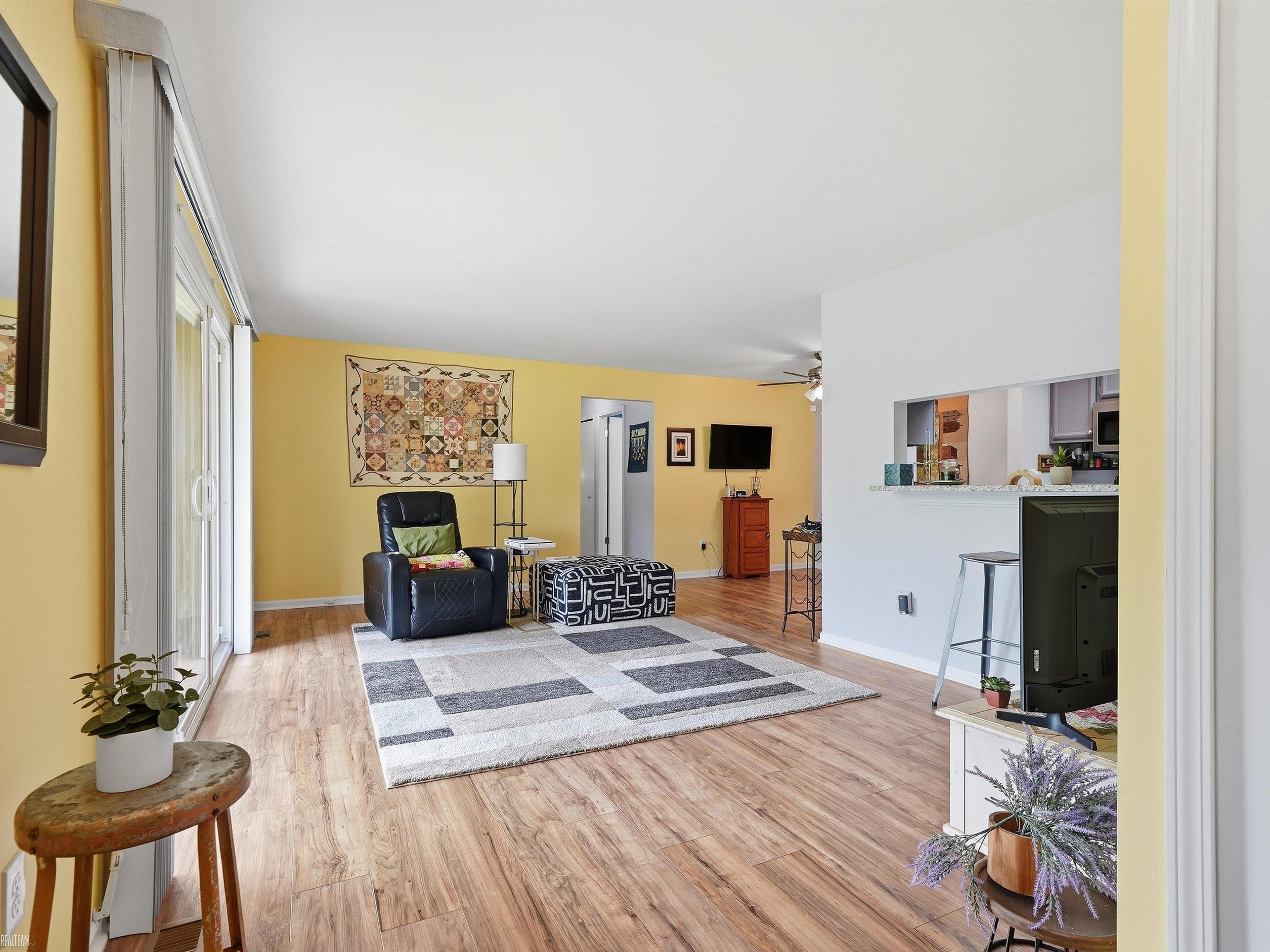 Listing Photo 2 - Condo for sale in building located at 14729 Georgetown Ct, Shelby Township, MI 48315