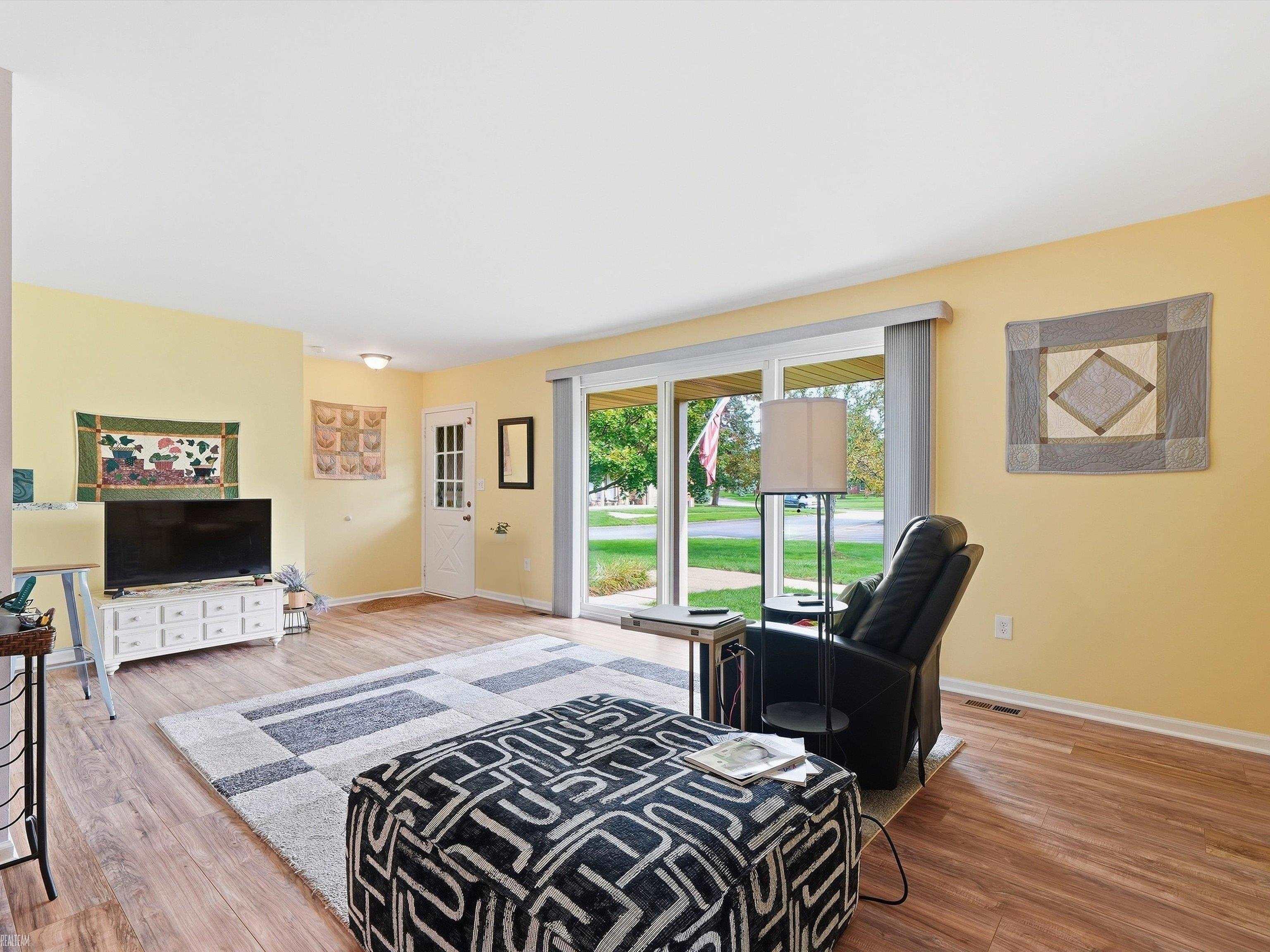 Listing Photo 5 - Condo for sale in building located at 14729 Georgetown Ct, Shelby Township, MI 48315