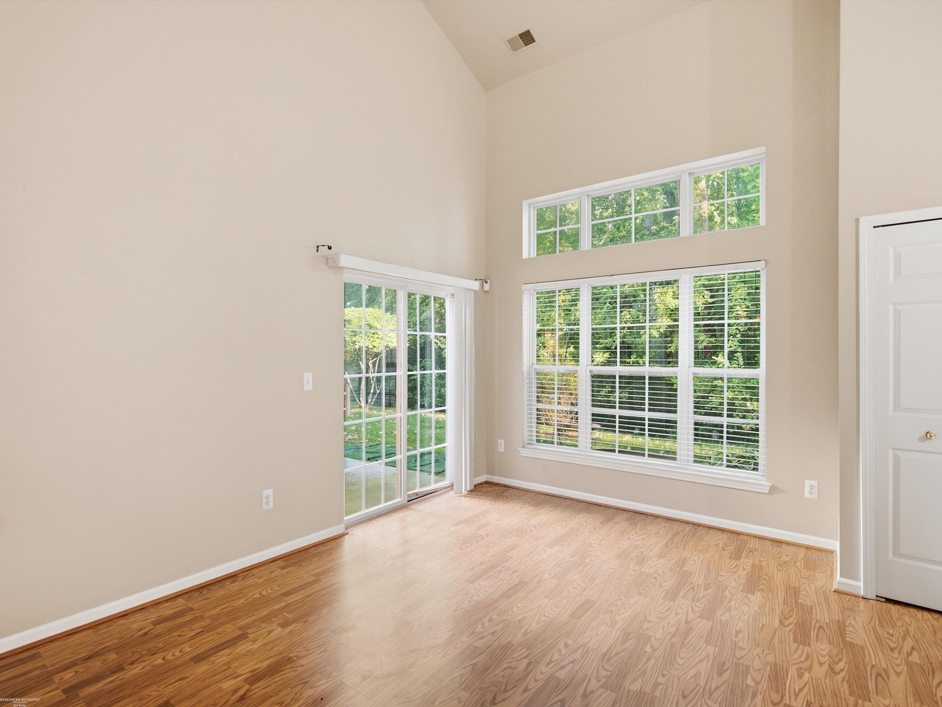 Photo 4 of Condo for sale at 25953 Waterway Dr, Harrison Township, MI 48045 | MLS# 58050222594 | Listing updated on 2026-09-23