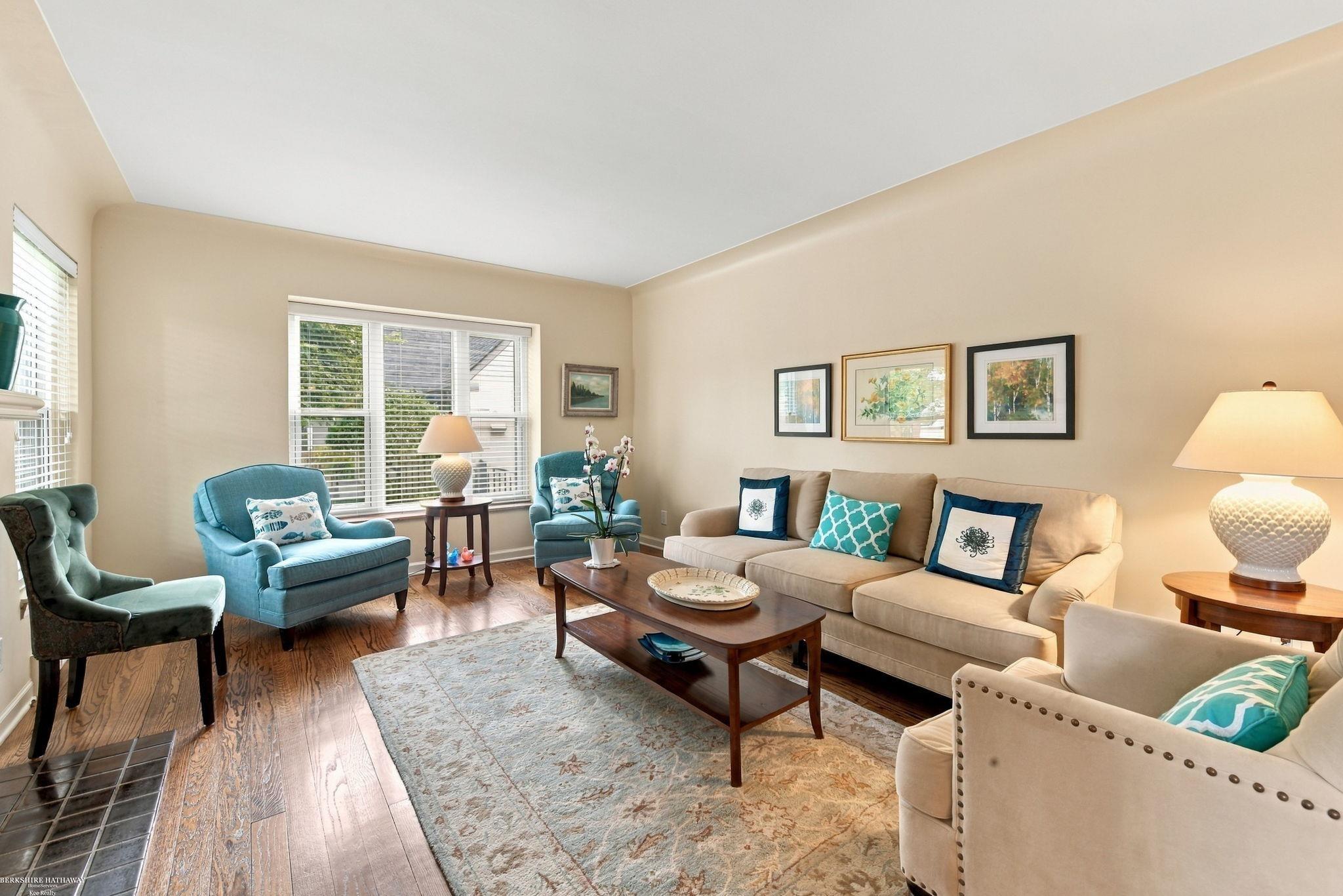 Photo 3 of Single family home for sale at 1595 Ford Ct, Grosse Pointe Woods, MI 48236 | MLS# 58050222600 | Listing updated on 2026-09-23