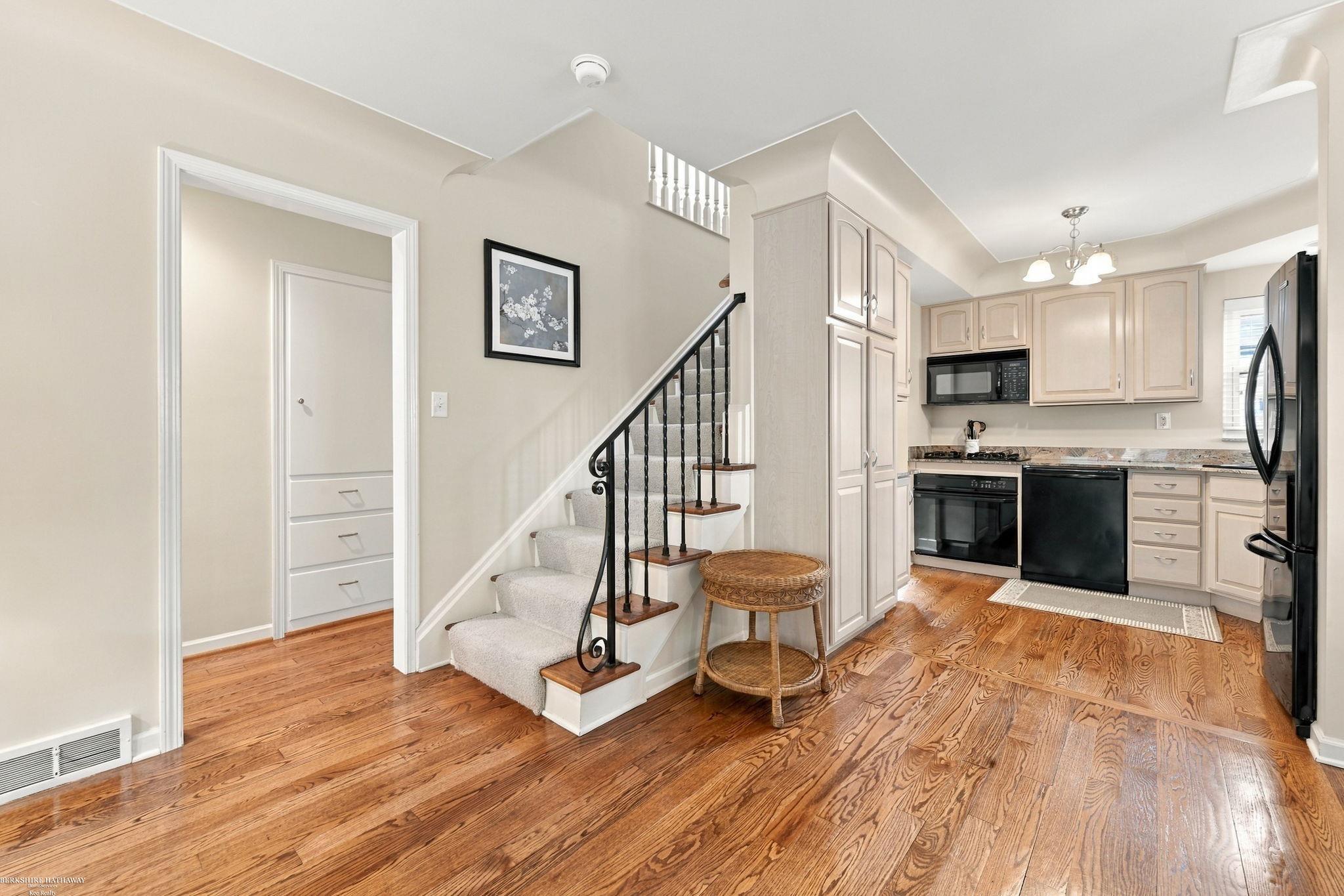 Photo 4 of Single family home for sale at 1595 Ford Ct, Grosse Pointe Woods, MI 48236 | MLS# 58050222600 | Listing updated on 2026-09-23