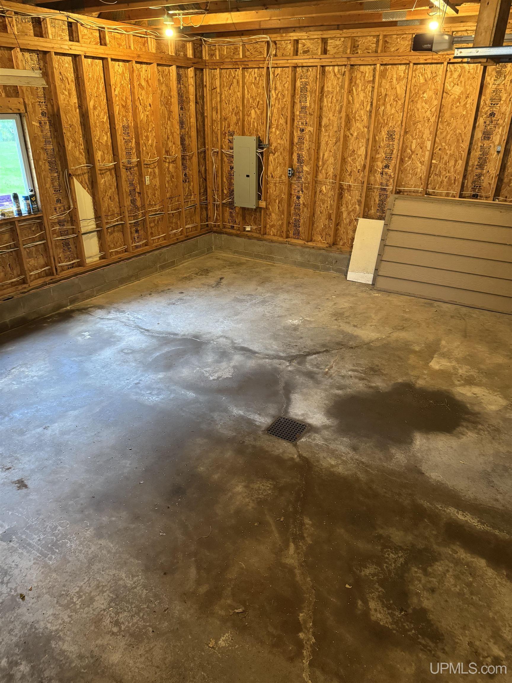 Photo 4 of Single family home for sale at 531 Iroquois St, Laurium, MI 49913 | MLS# 50222607 | Listing updated on 2026-10-05