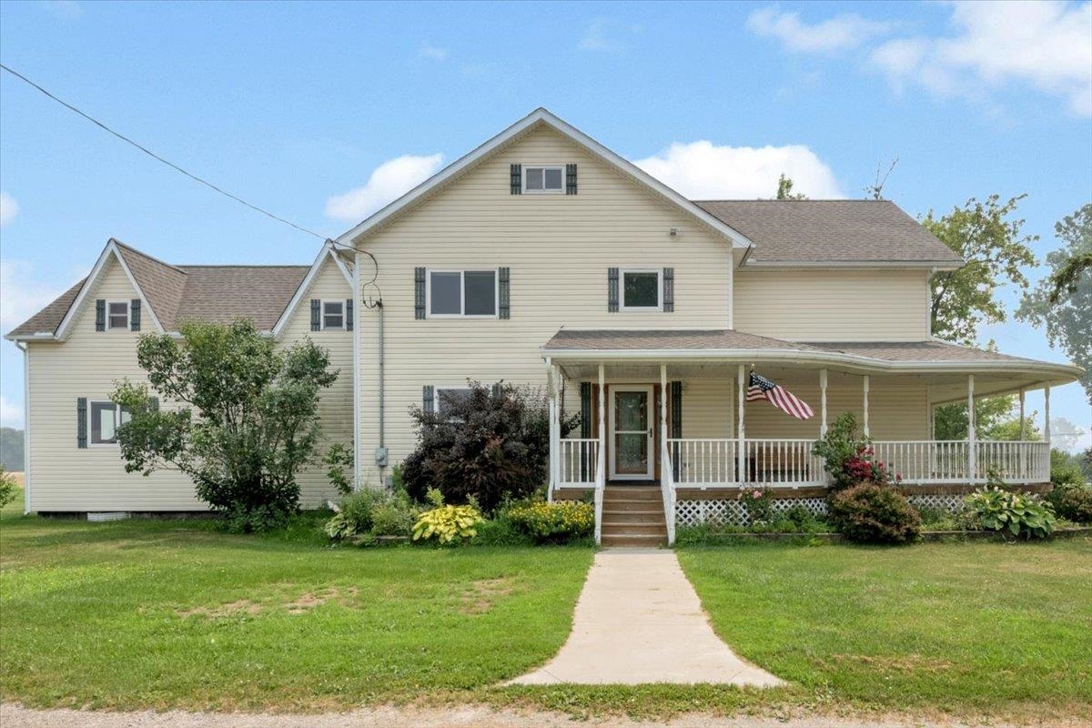 Photo 3 of Single family home for sale at 4320 Keewahdin Rd, Fort Gratiot, MI 48059 | MLS# 58050222619 | Listing updated on 2026-09-30