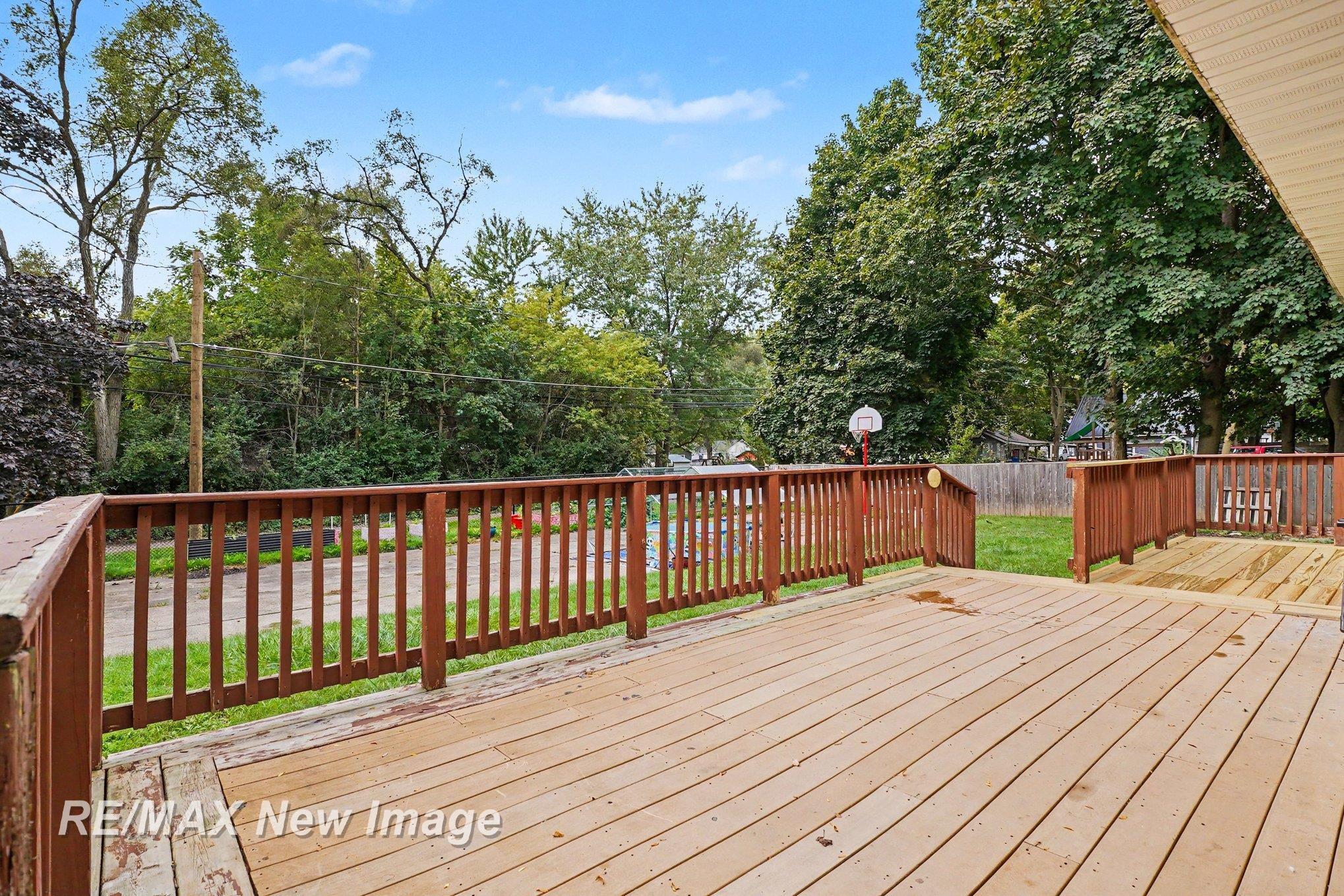 Listing Photo 5 - Condo for sale in building located at 640 E Saginaw St, Breckenridge, MI 48615
