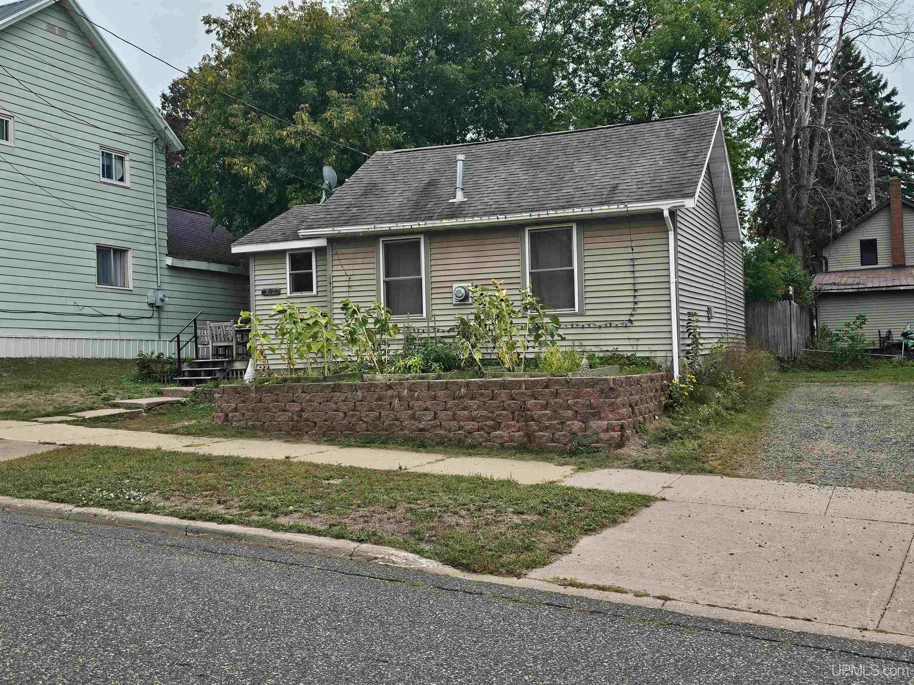 Photo 3 of Single family home for sale at 307 W Clark St, Negaunee, MI 49866 | MLS# 50222665 | Listing updated on 2026-09-23