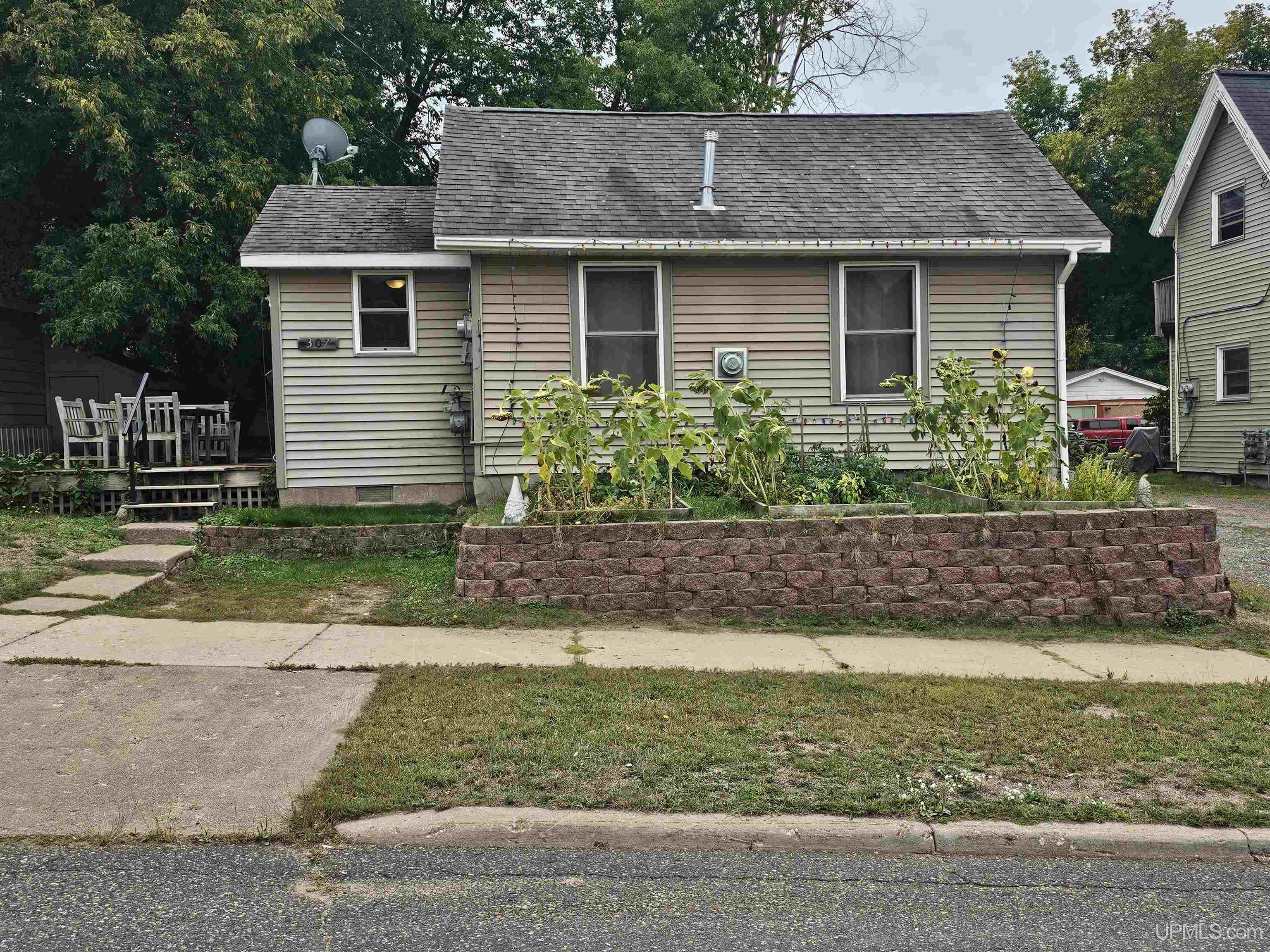 Photo 3 of Single family home for sale at 307 W Clark St, Negaunee, MI 49866 | MLS# 50222665 | Listing updated on 2026-09-23