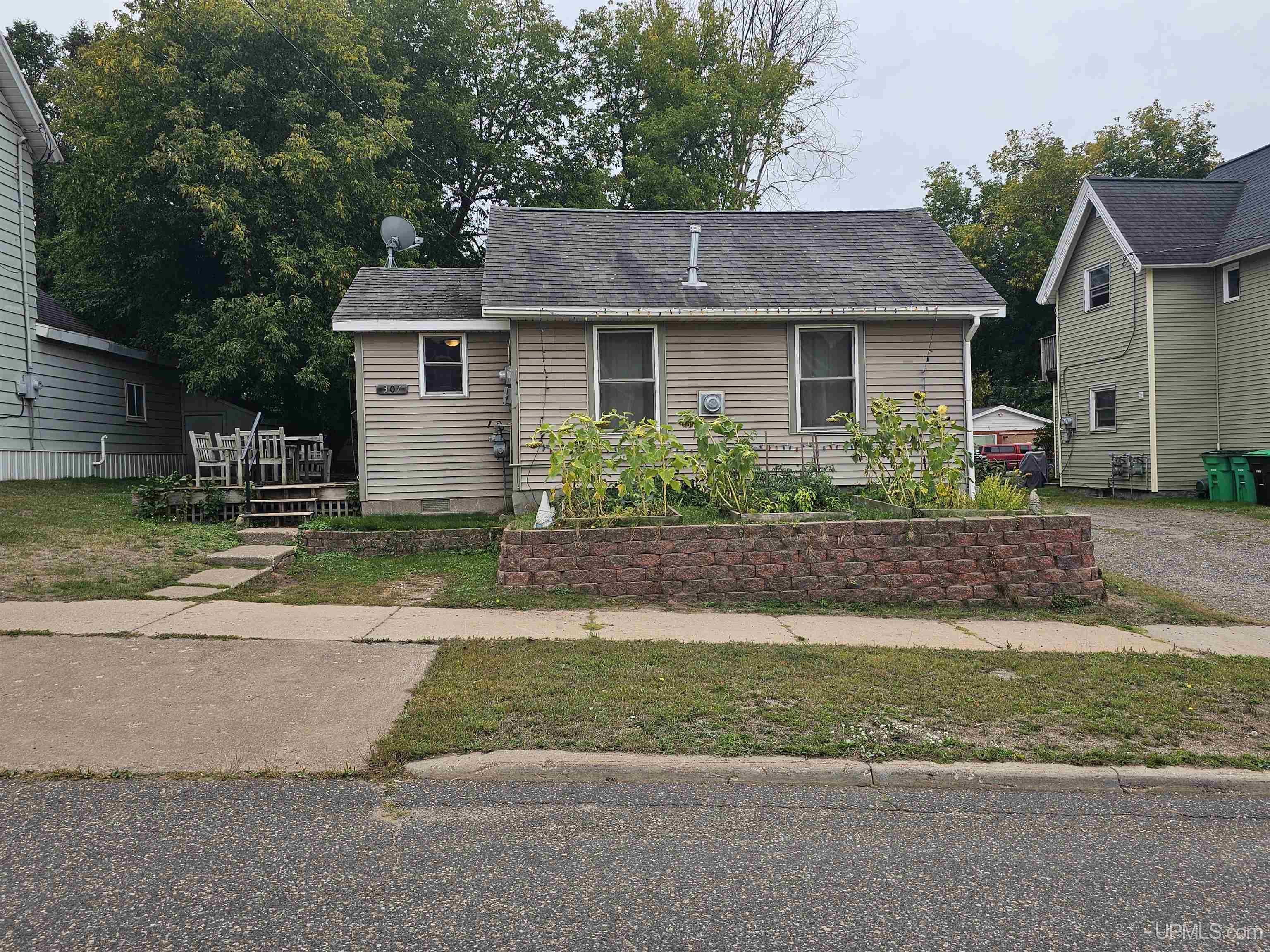 Photo 4 of Single family home for sale at 307 W Clark St, Negaunee, MI 49866 | MLS# 50222665 | Listing updated on 2026-09-23
