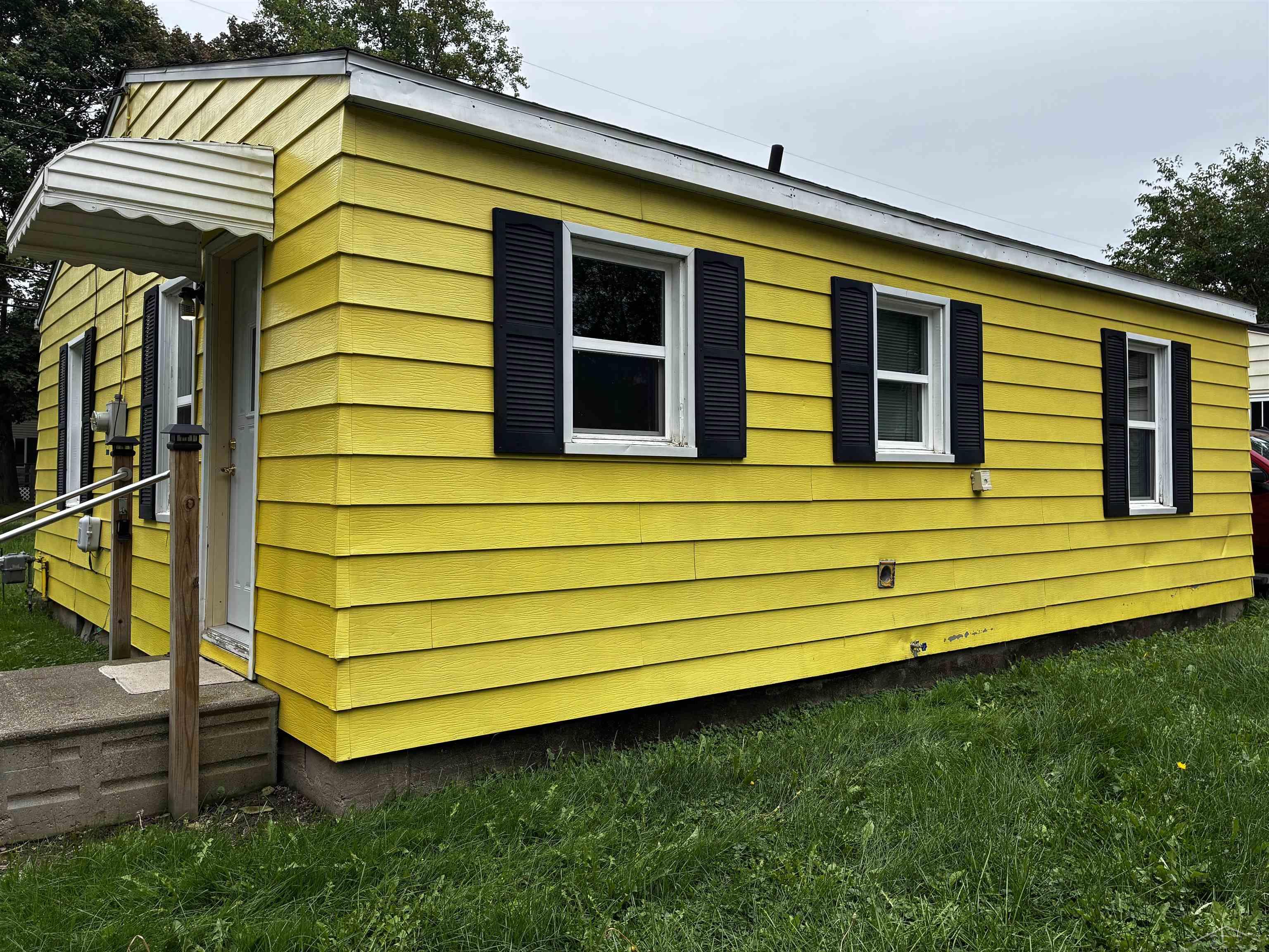 Photo 3 of Single family home for sale at 4143 Doran St, Flint, MI 48504 | MLS# 61050222675 | Listing updated on 2026-09-23