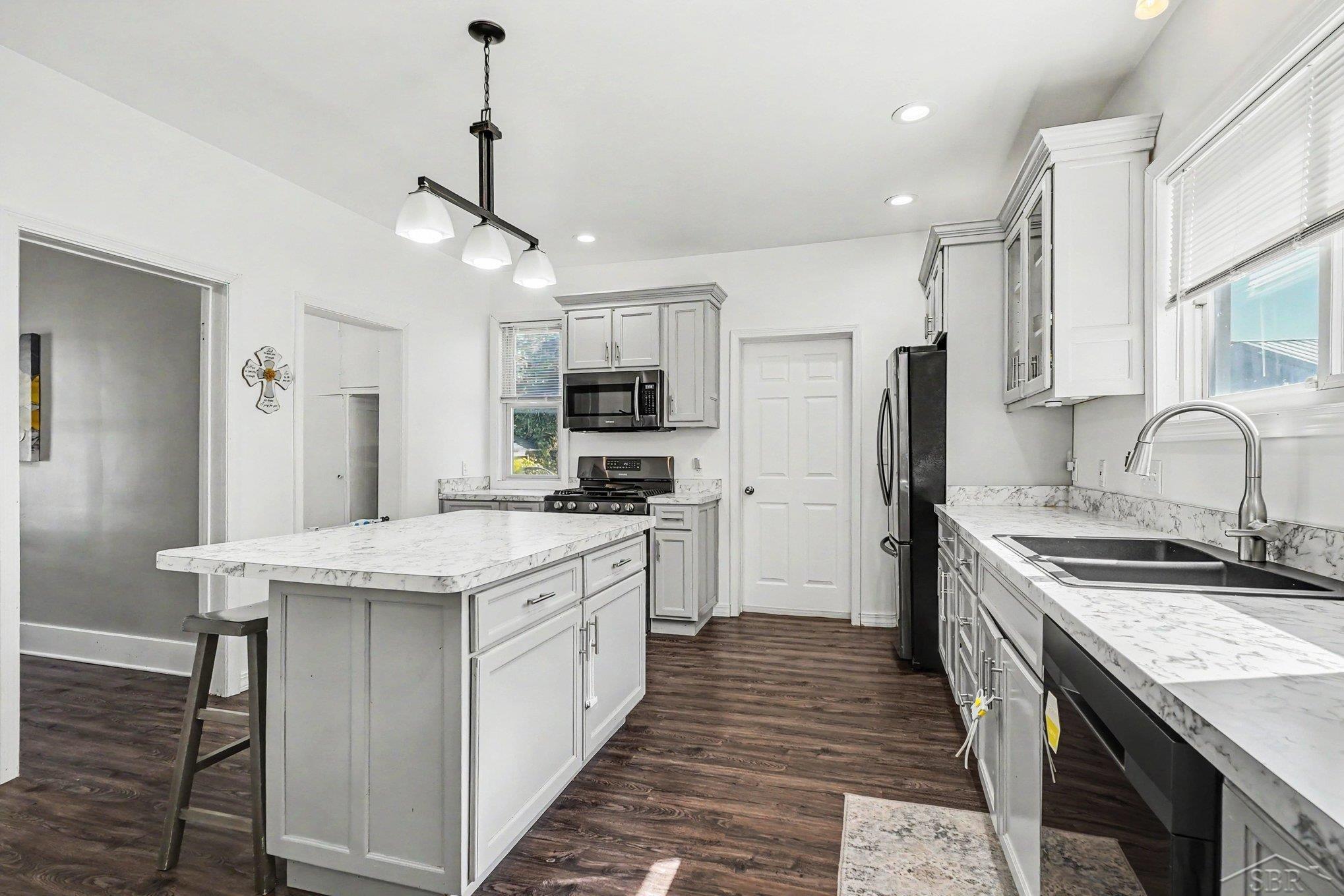 Photo 4 of Single family home for sale at 715 S Sheridan St, Bay City, MI 48708 | MLS# 61050222692 | Listing updated on 2026-10-07