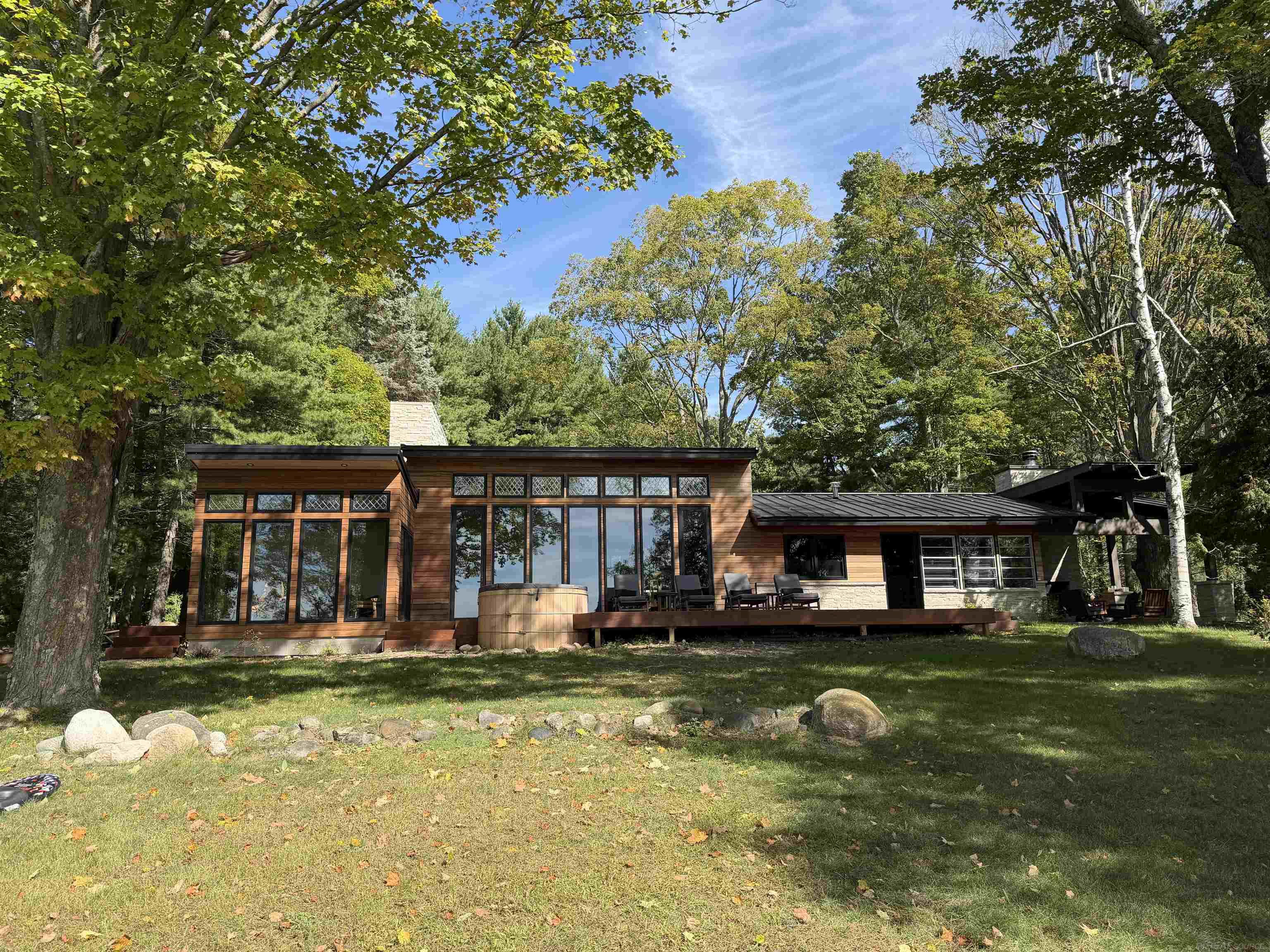 Photo 2 of Single family home for sale at 3966 S E Torch Lake Dr, Bellaire, MI 49615 | MLS# 58050222722 | Listing updated on 2026-09-23