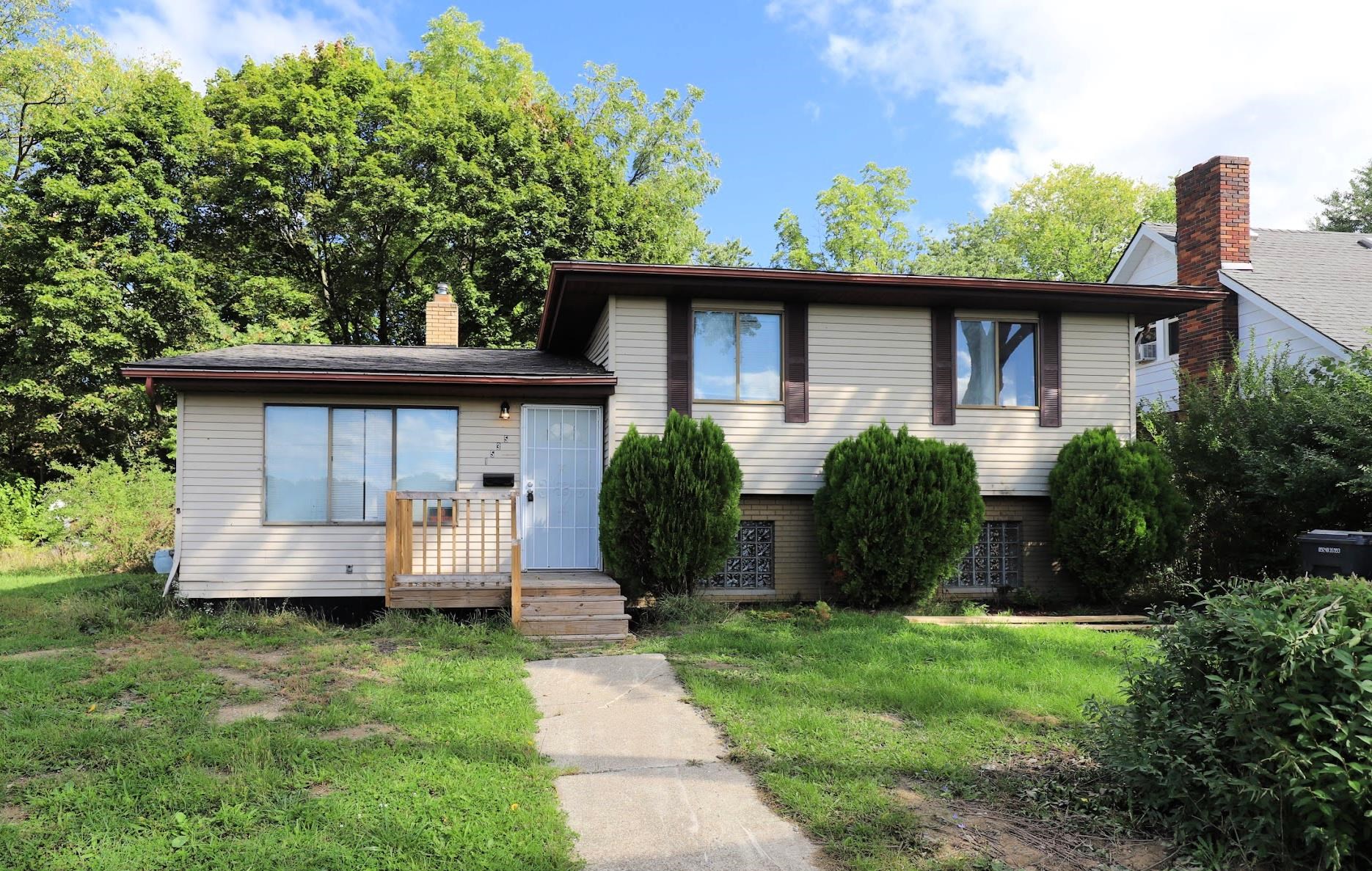 Photo 3 of Single family home for sale at 1535 Kearsley Park Blvd, Flint, MI 48506 | MLS# 5050222733 | Listing updated on 2026-09-23