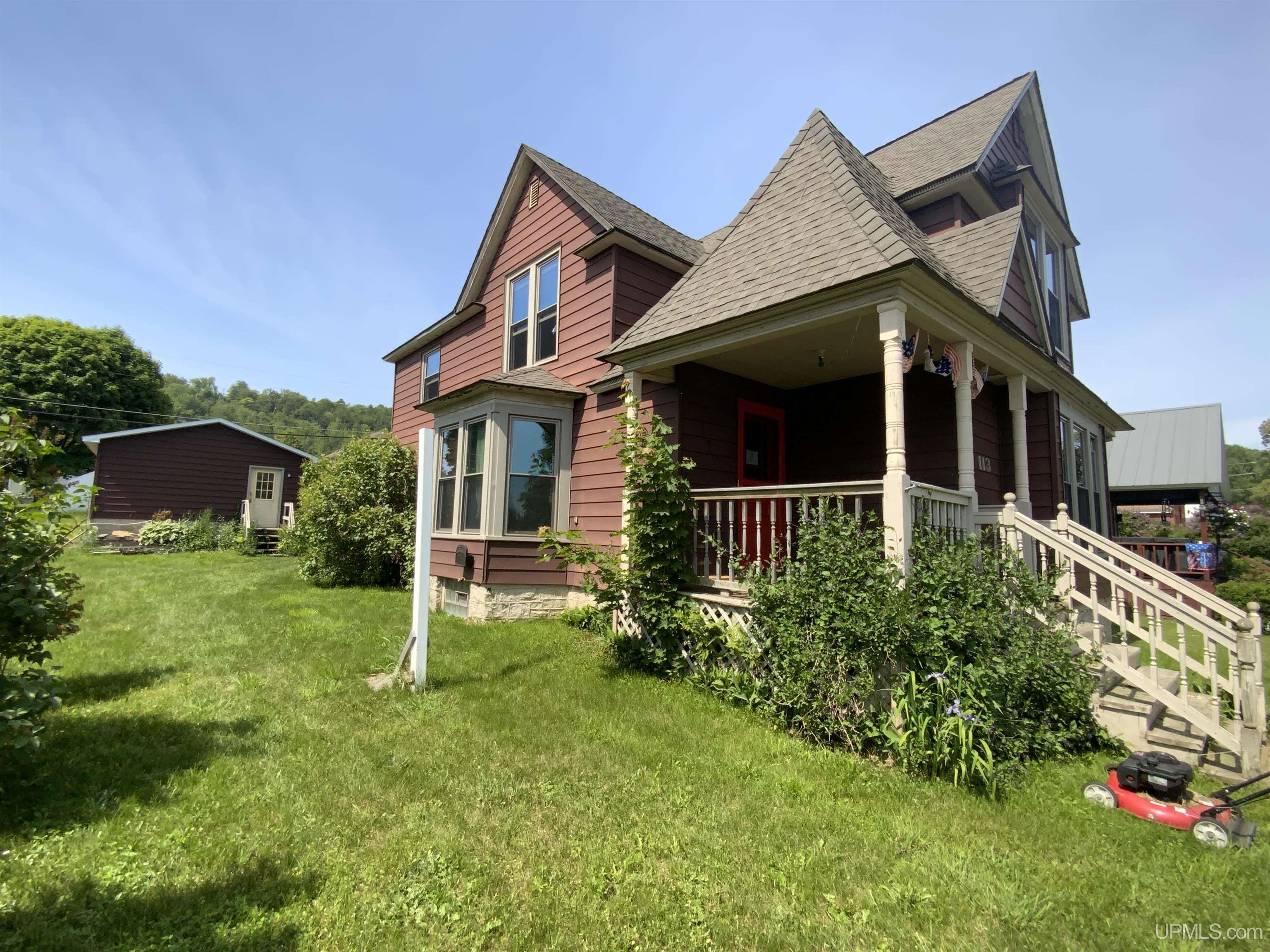 Photo 1 of Single family home for sale at 113 W Onota St, Munising, MI 49862 | MLS# 50222757 | Listing updated on 2026-10-02