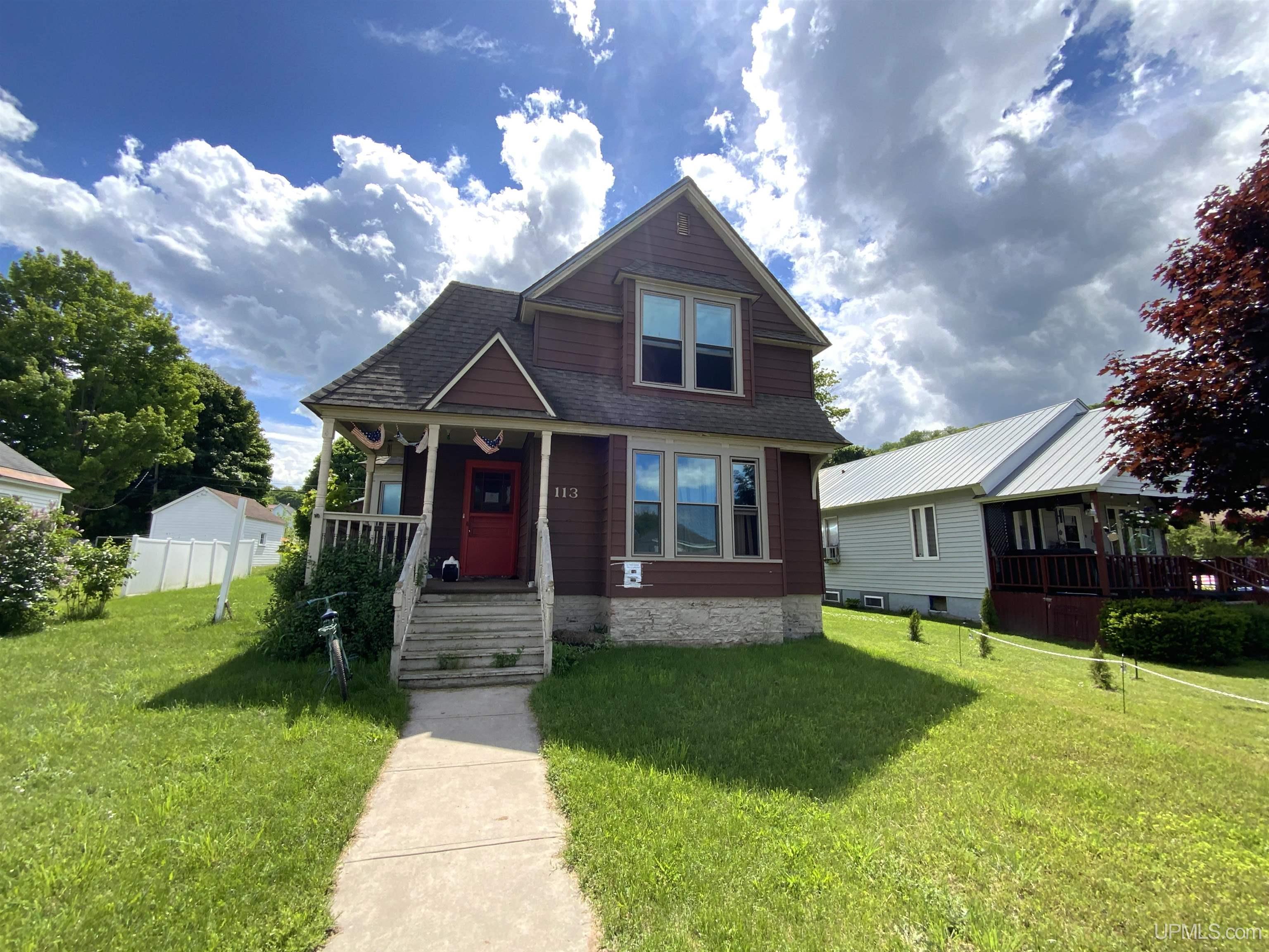 Photo 2 of Single family home for sale at 113 W Onota St, Munising, MI 49862 | MLS# 50222757 | Listing updated on 2026-10-02