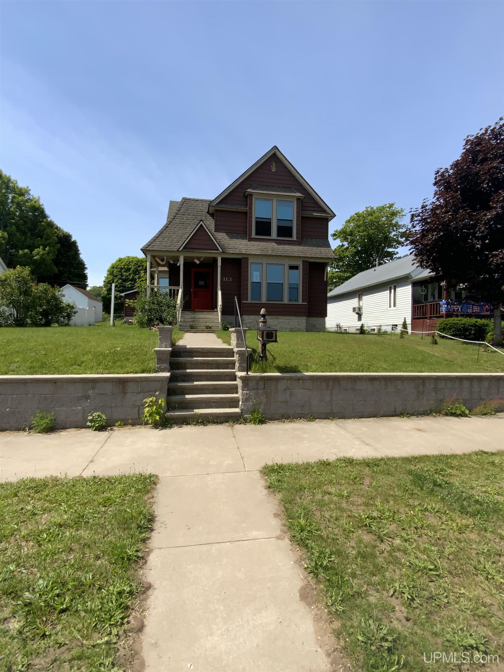 Photo 3 of Single family home for sale at 113 W Onota St, Munising, MI 49862 | MLS# 50222757 | Listing updated on 2026-10-02