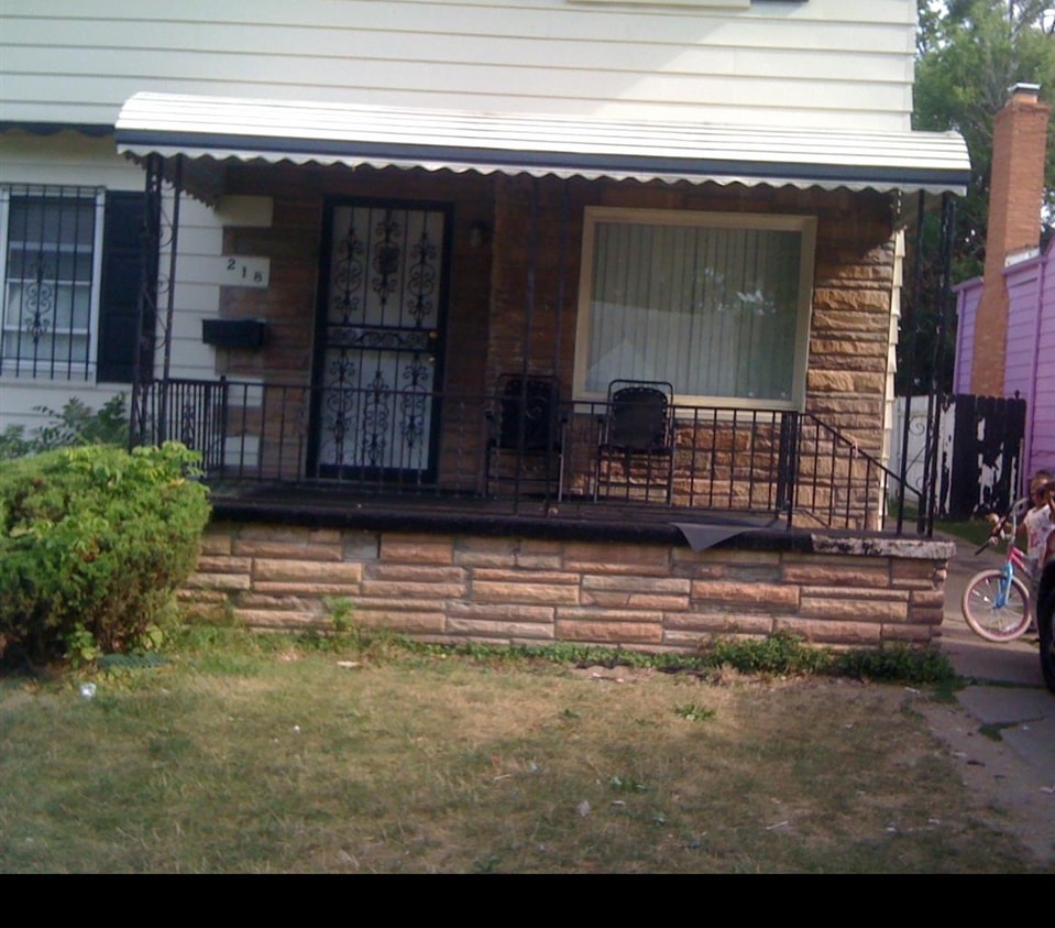 Single family home for sale at 218 W Pulaski St, Flint, MI 48505 | MLS# 5050222785