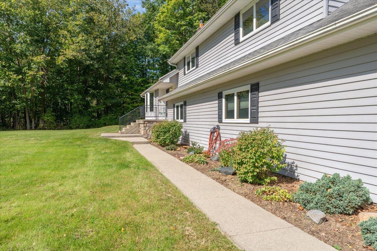 Photo 3 of Single family home for sale at 6900 Rattle Run Rd, St Clair Township St Clair, MI 48079 | MLS# 58050222794 | Listing updated on 2026-10-02