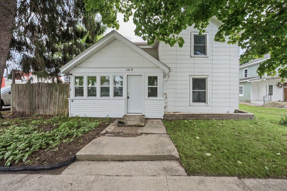 Photo 1 of Single family home for sale at 105 S Shiawassee St, Shiawassee Township Shiawassee, MI 48814 | MLS# 60050222816 | Listing updated on 2026-09-24