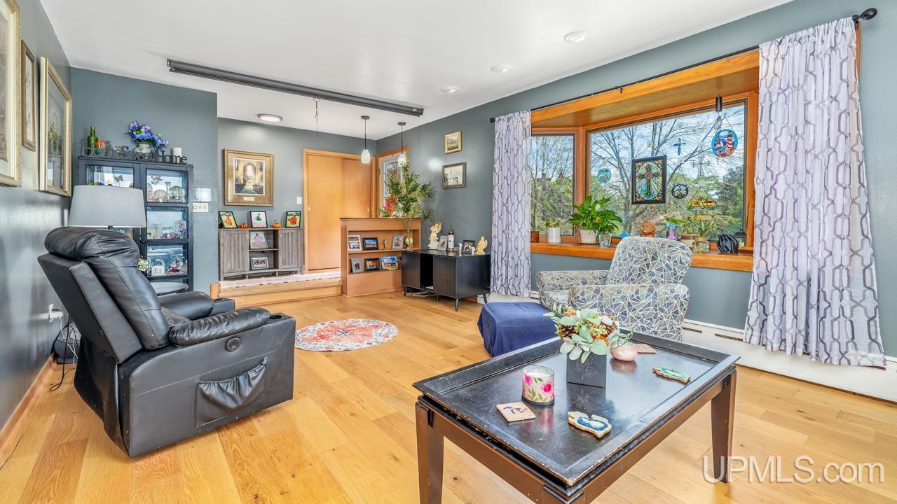 Photo 3 of Single family home for sale at 800 S Hemlock St, Iron Mountain, MI 49801 | MLS# 50222820 | Listing updated on 2026-09-29
