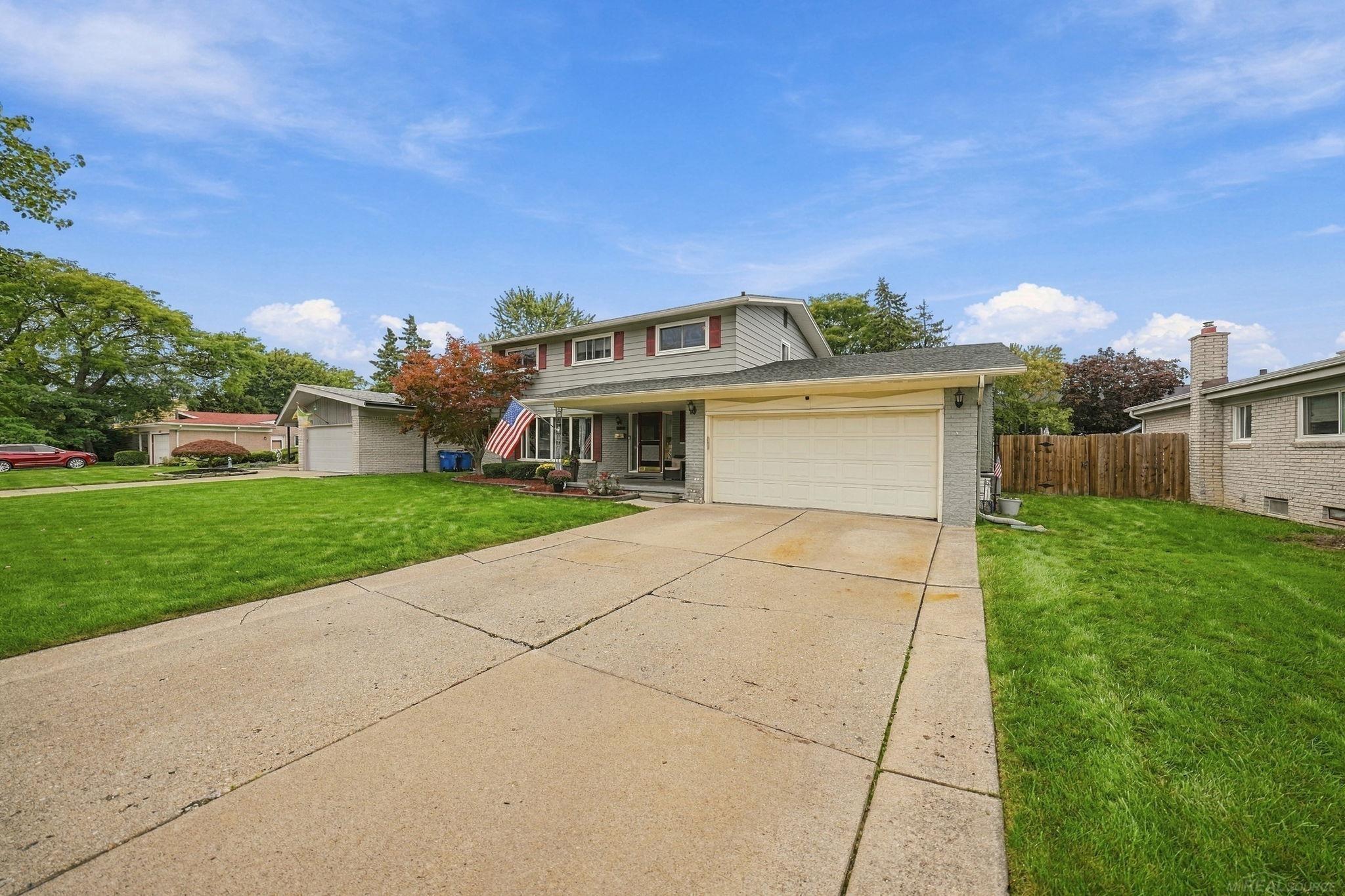 Photo 3 of Single family home for sale at 30505 Freda Dr, Warren, MI 48093 | MLS# 58050222834 | Listing updated on 2026-10-09