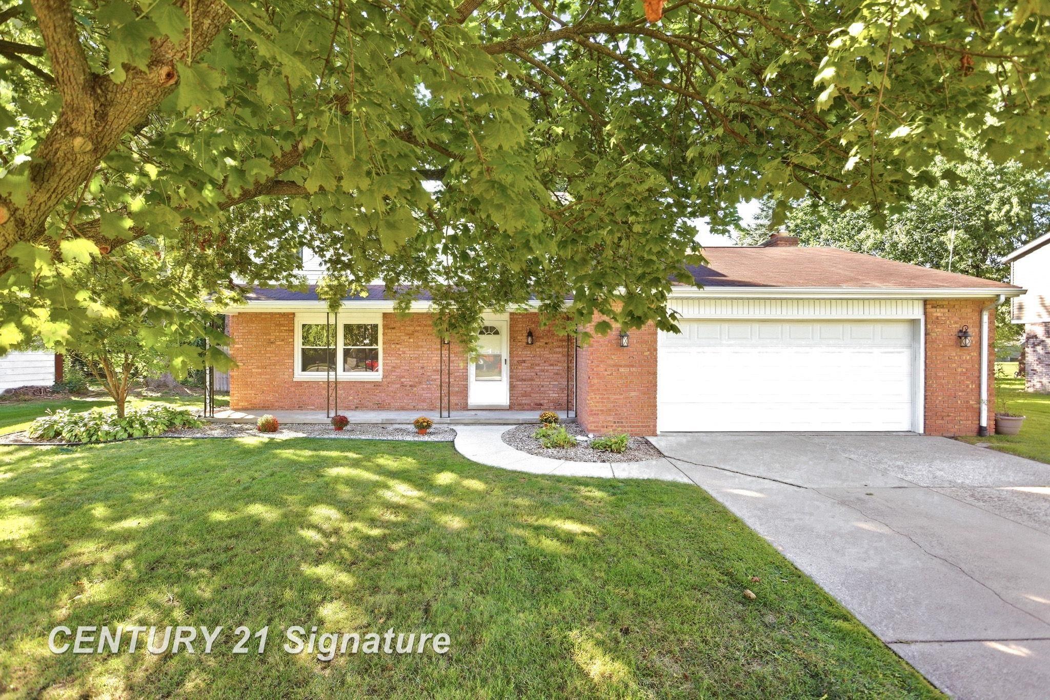 Photo 3 of Single family home for sale at 4925 Century Dr, Saginaw, MI 48638 | MLS# 61050222835 | Listing updated on 2026-10-05