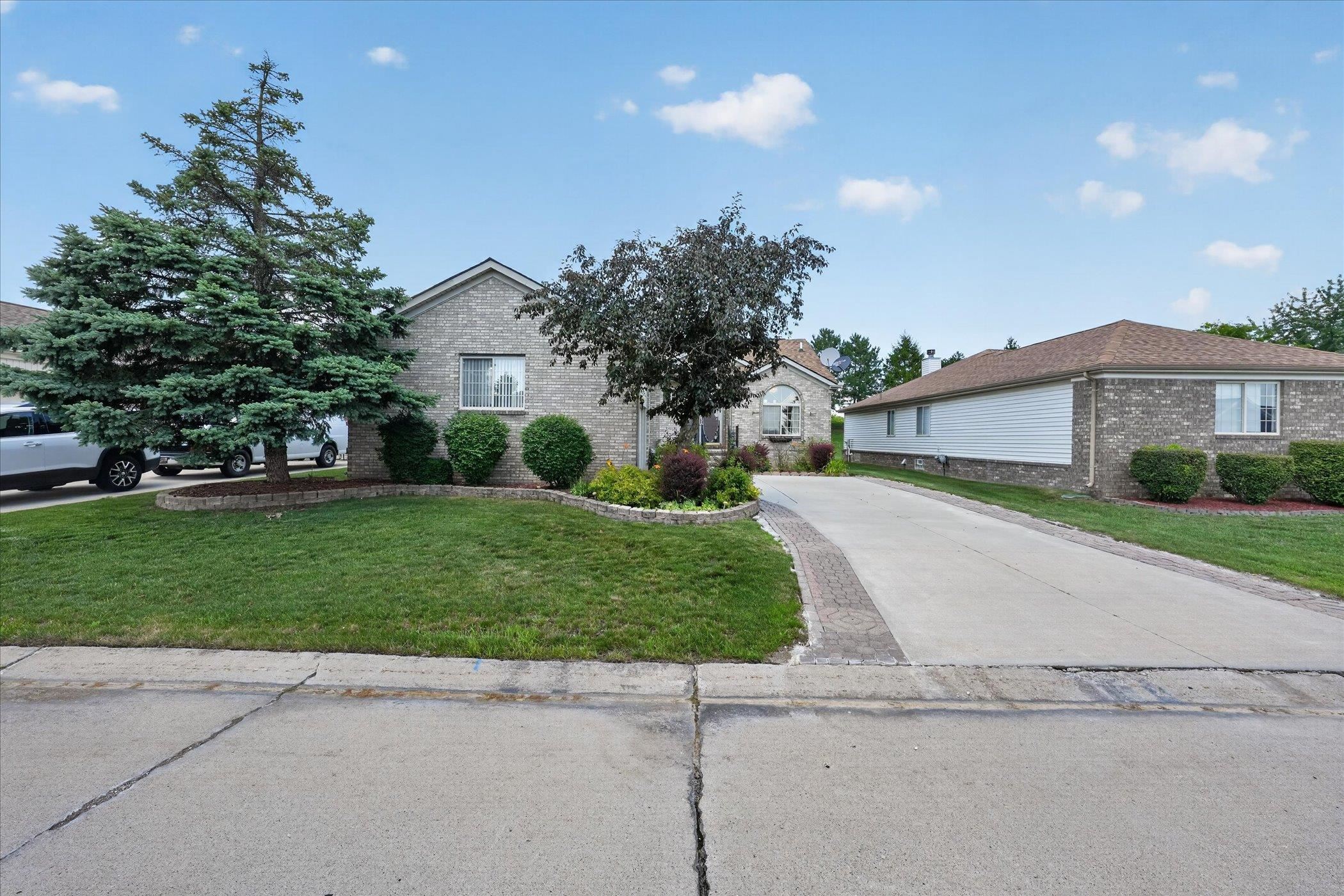 Photo 2 of Condo for sale at 3527 New Boston Ave, Sterling Heights, MI 48314 | MLS# 50222860 | Listing updated on 2026-09-24