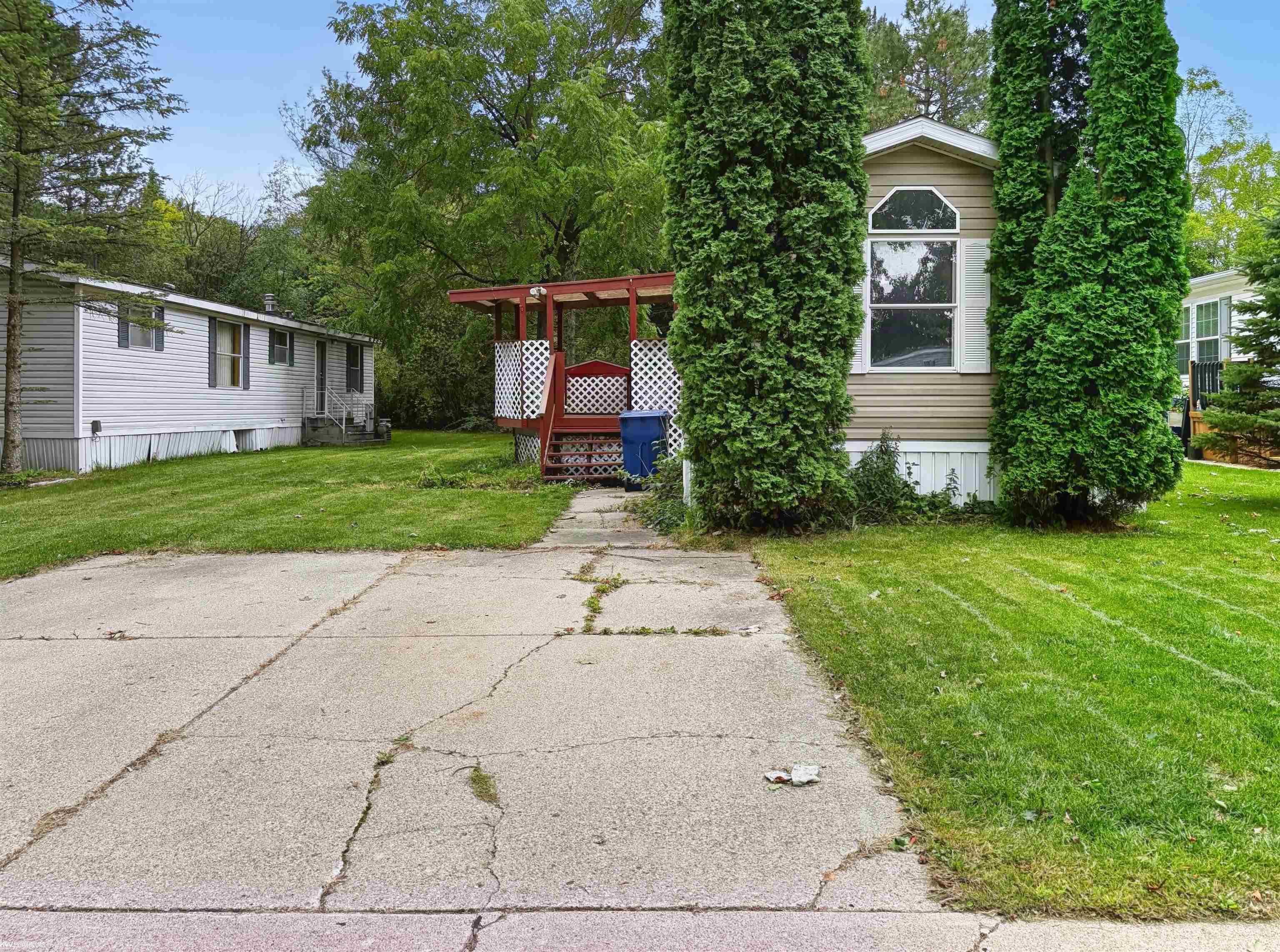 Photo 1 of Single family home for sale at 225 Warwick Way, Auburn Hills City Oakland, MI 48326 | MLS# 58050222877 | Listing updated on 2026-10-05