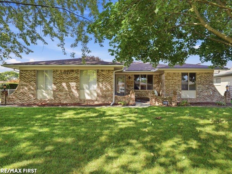 Photo 1 of Sale Pending at 39543 Edgemont Dr, Sterling Heights, MI 48310 | MLS# 58050222881 | Listing updated on 2026-10-07