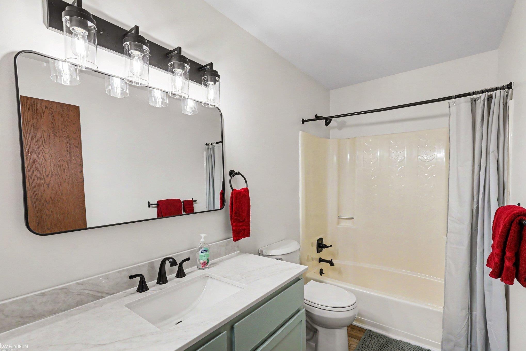 Listing Photo 5 - Condo for sale in building located at 1875 Michigan F 6th Ave, Marysville, MI 48040