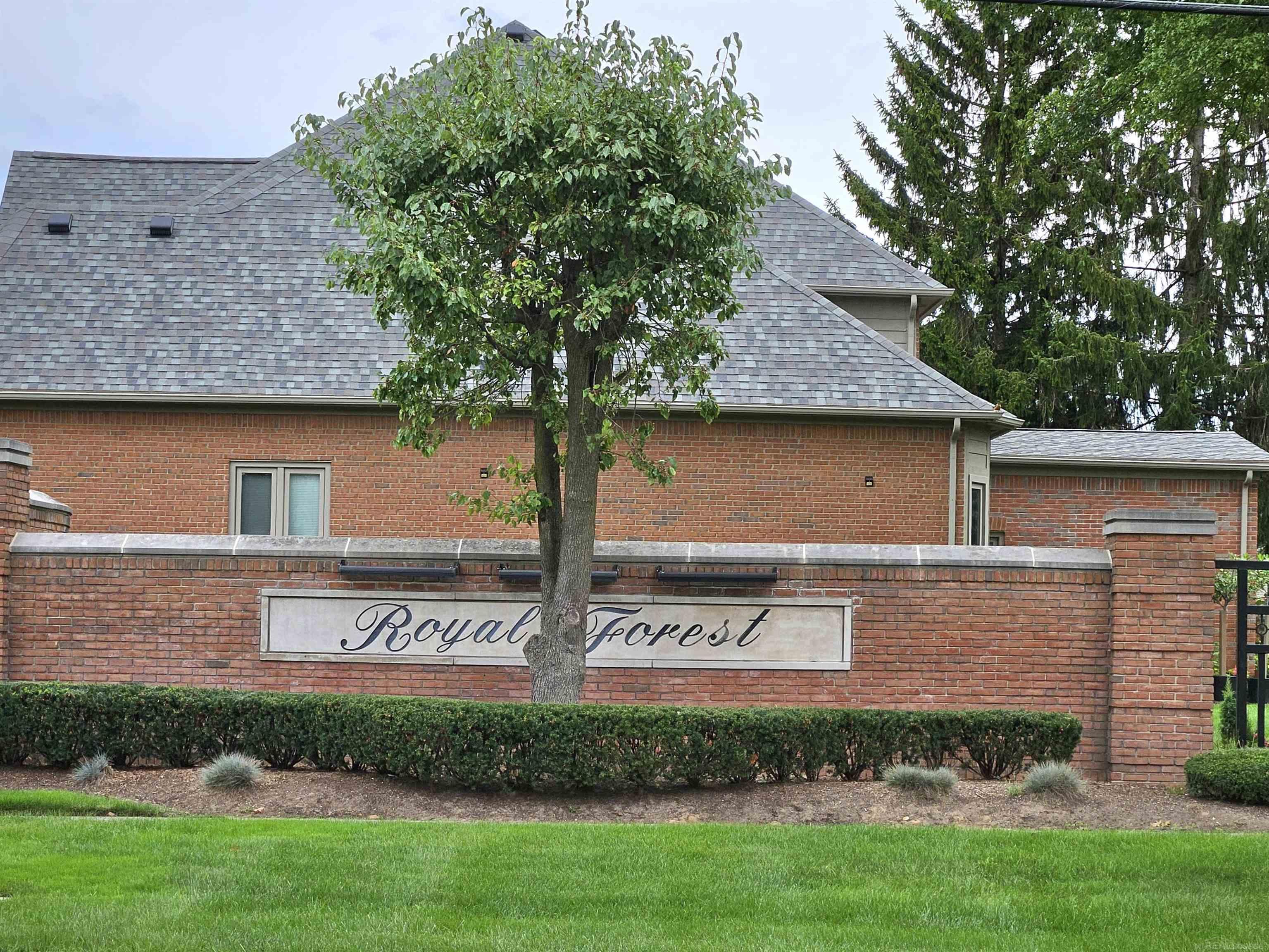 Photo 2 of Single family home for sale at 52380 Royal Forest Dr, Shelby Township, MI 48315 | MLS# 58050222887 | Listing updated on 2026-10-05