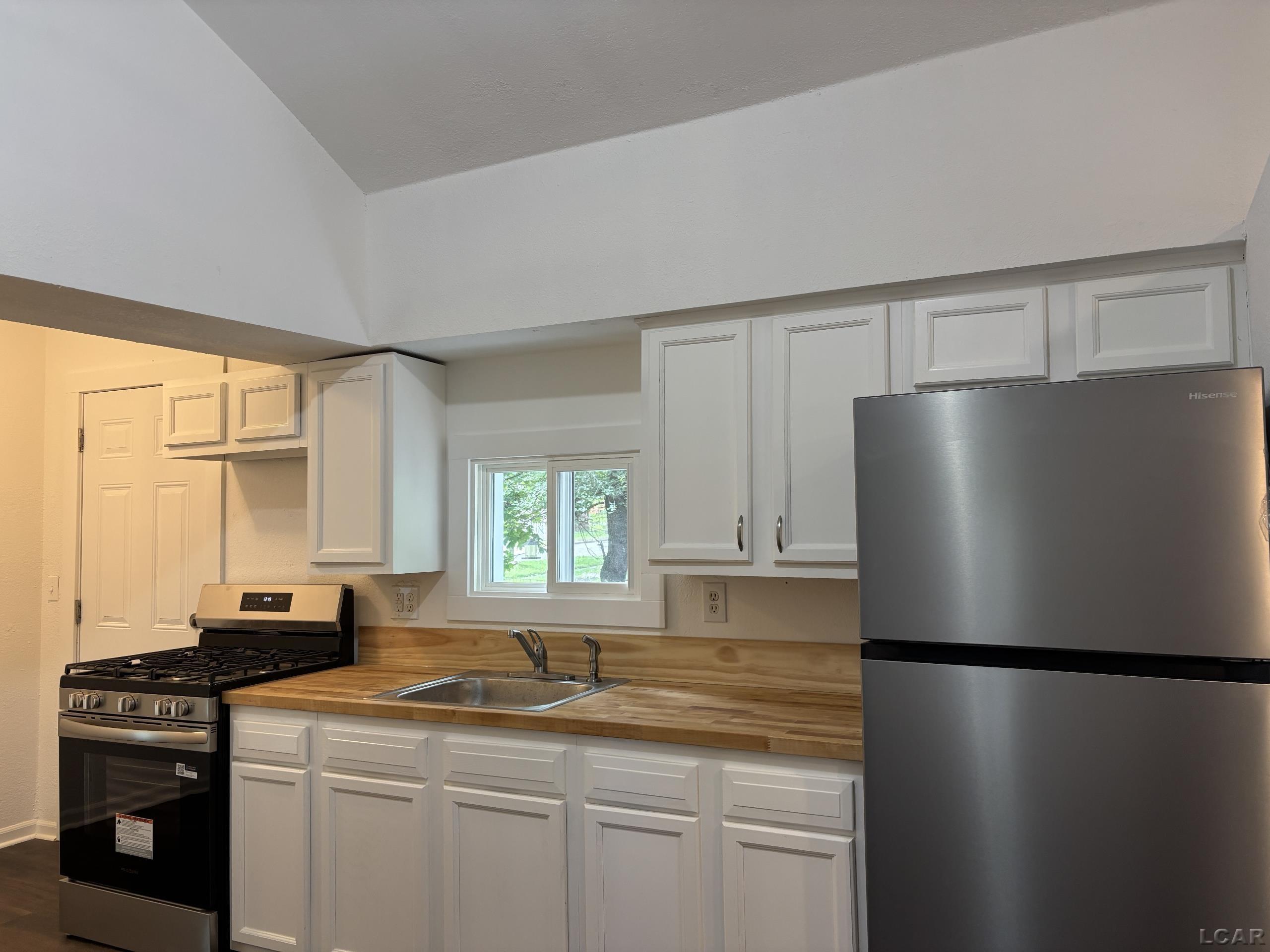 Photo 3 of Single family home for sale at 328 Bristol St, Adrian, MI 49221 | MLS# 56050222895 | Listing updated on 2026-09-28