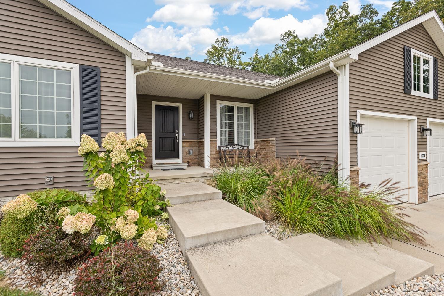 Photo 2 of Single family home for sale at 611 Red Maple Dr, Tecumseh, MI 49286 | MLS# 56050222907 | Listing updated on 2026-09-24