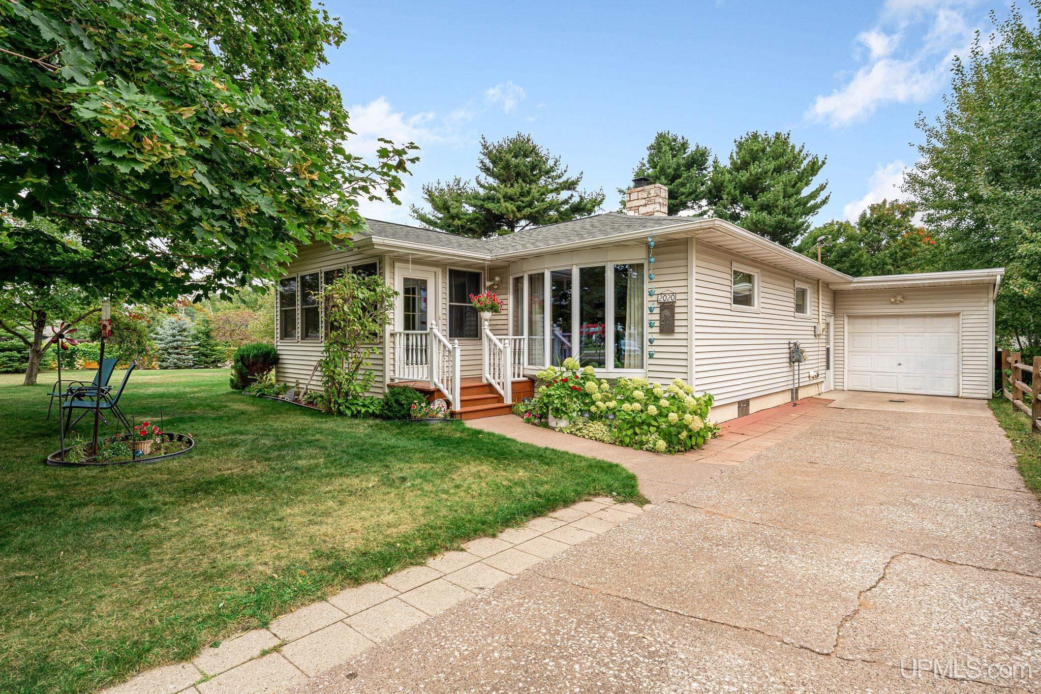 Photo 1 of Single family home for sale at 2020 W Ridge St, Marquette, MI 49855 | MLS# 50222945 | Listing updated on 2026-10-02