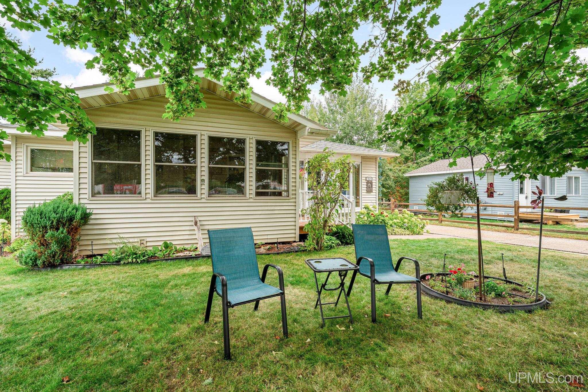 Photo 2 of Single family home for sale at 2020 W Ridge St, Marquette, MI 49855 | MLS# 50222945 | Listing updated on 2026-10-02