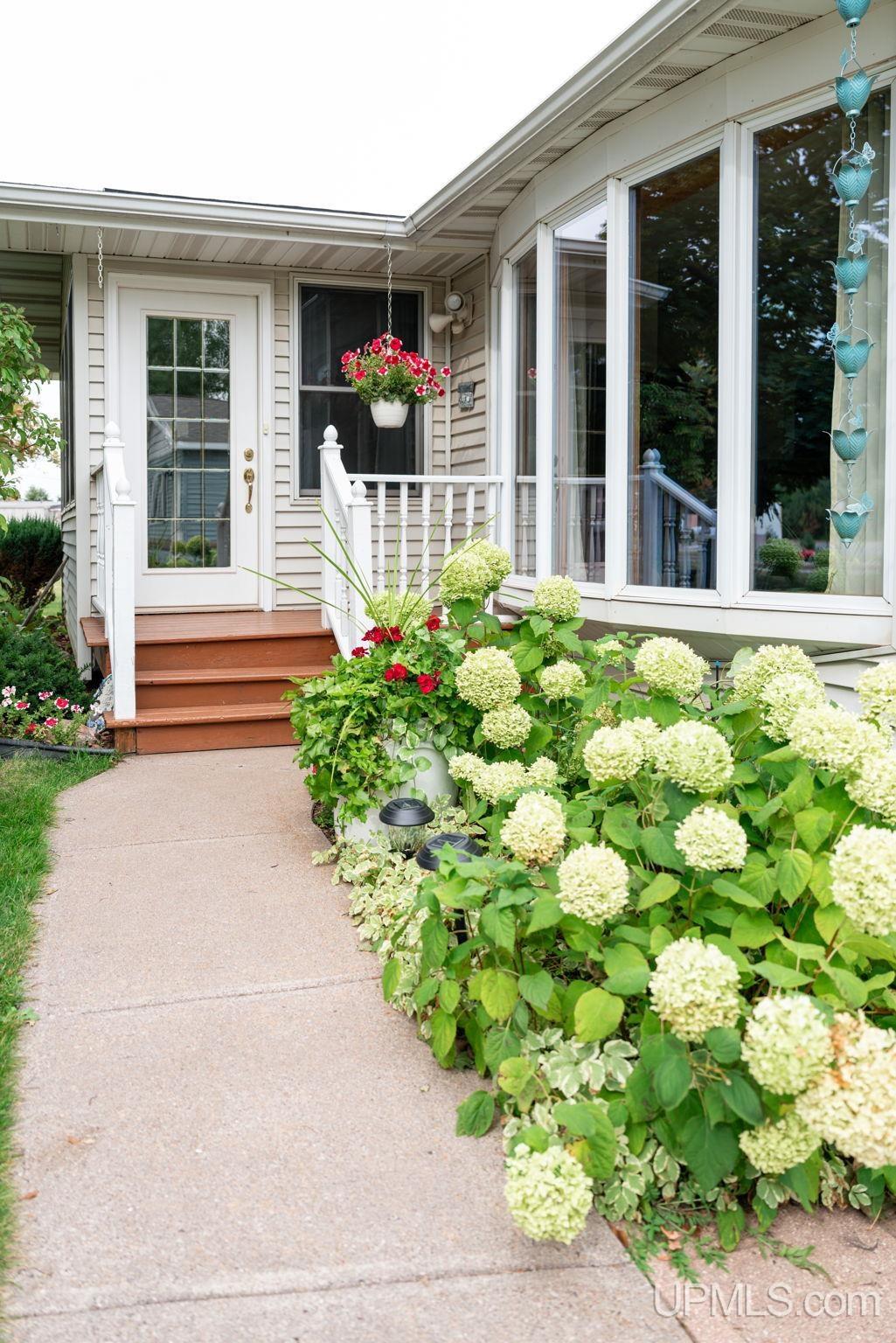 Photo 3 of Single family home for sale at 2020 W Ridge St, Marquette, MI 49855 | MLS# 50222945 | Listing updated on 2026-10-02