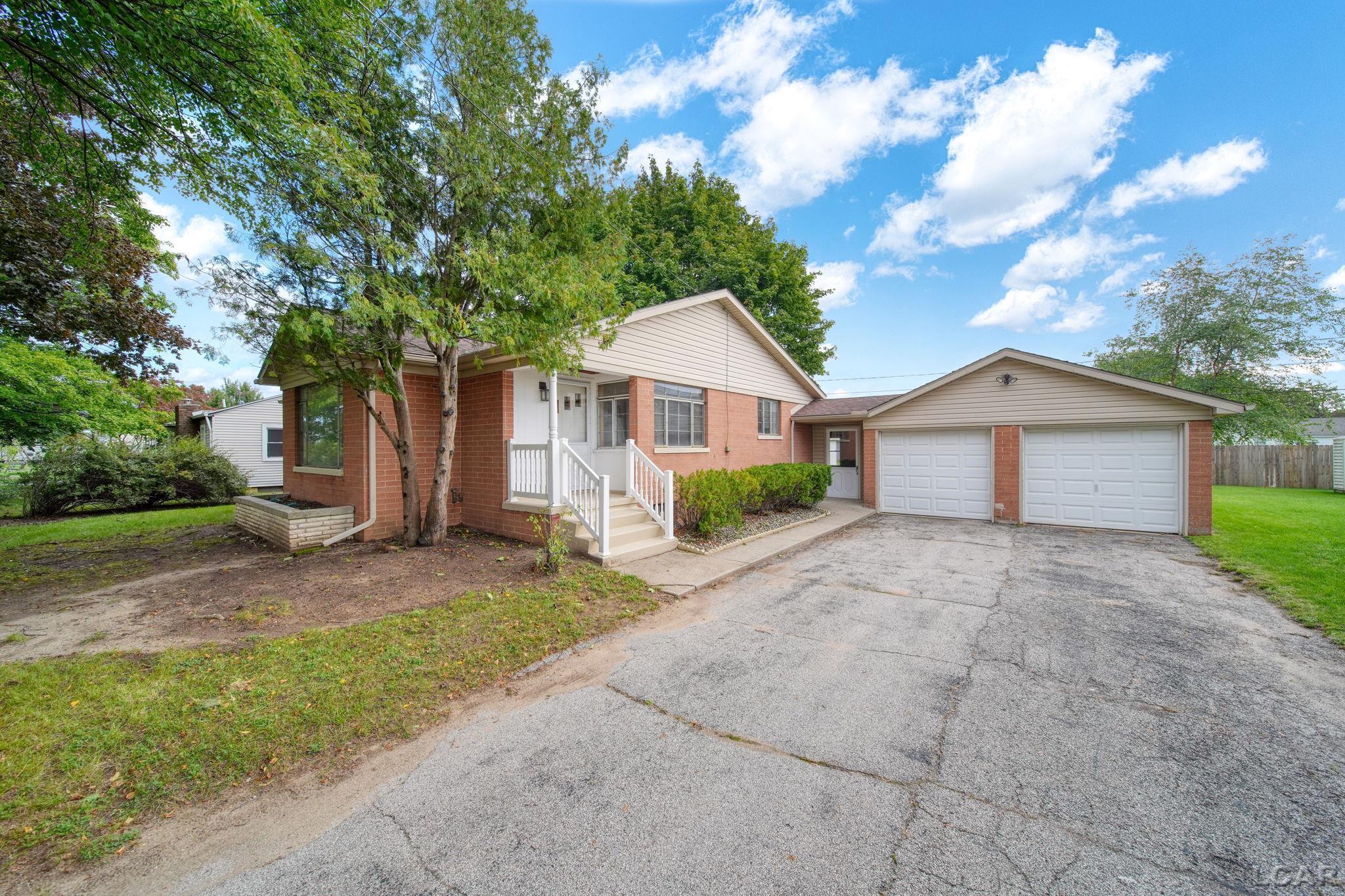 Photo 3 of Single family home for sale at 2937 Airport Rd, Adrian, MI 49221 | MLS# 56050222957 | Listing updated on 2026-10-06